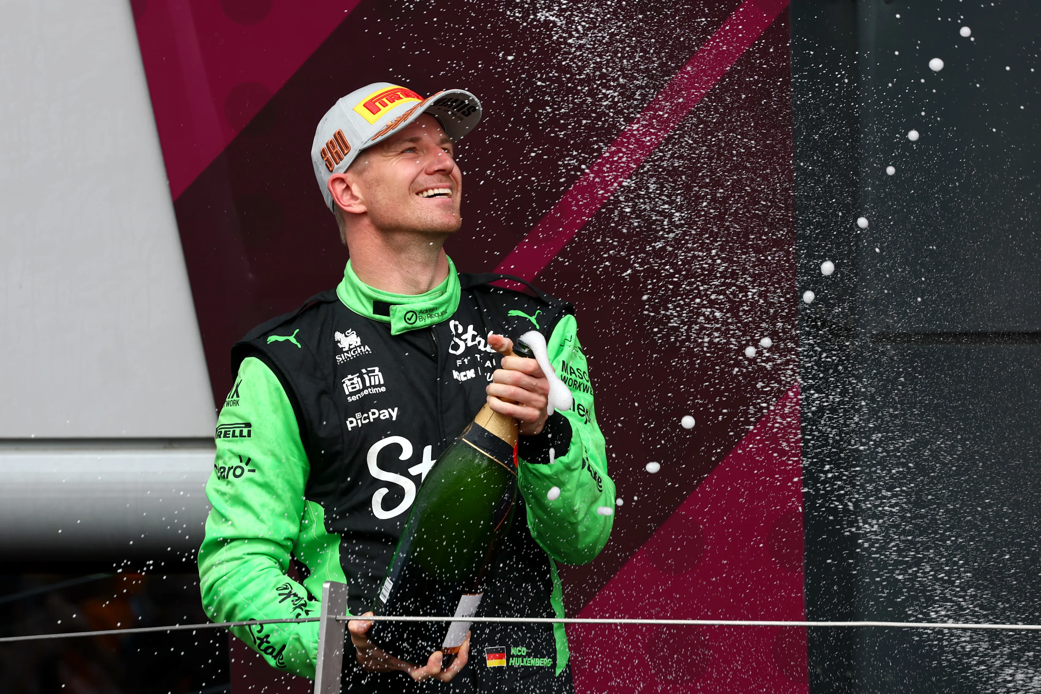 NORTHAMPTON, İngiltere - 06 Temmuz: Üçüncü sırada yer alan Nico Hulkenberg ve Sac Lith F1 Takım Kick