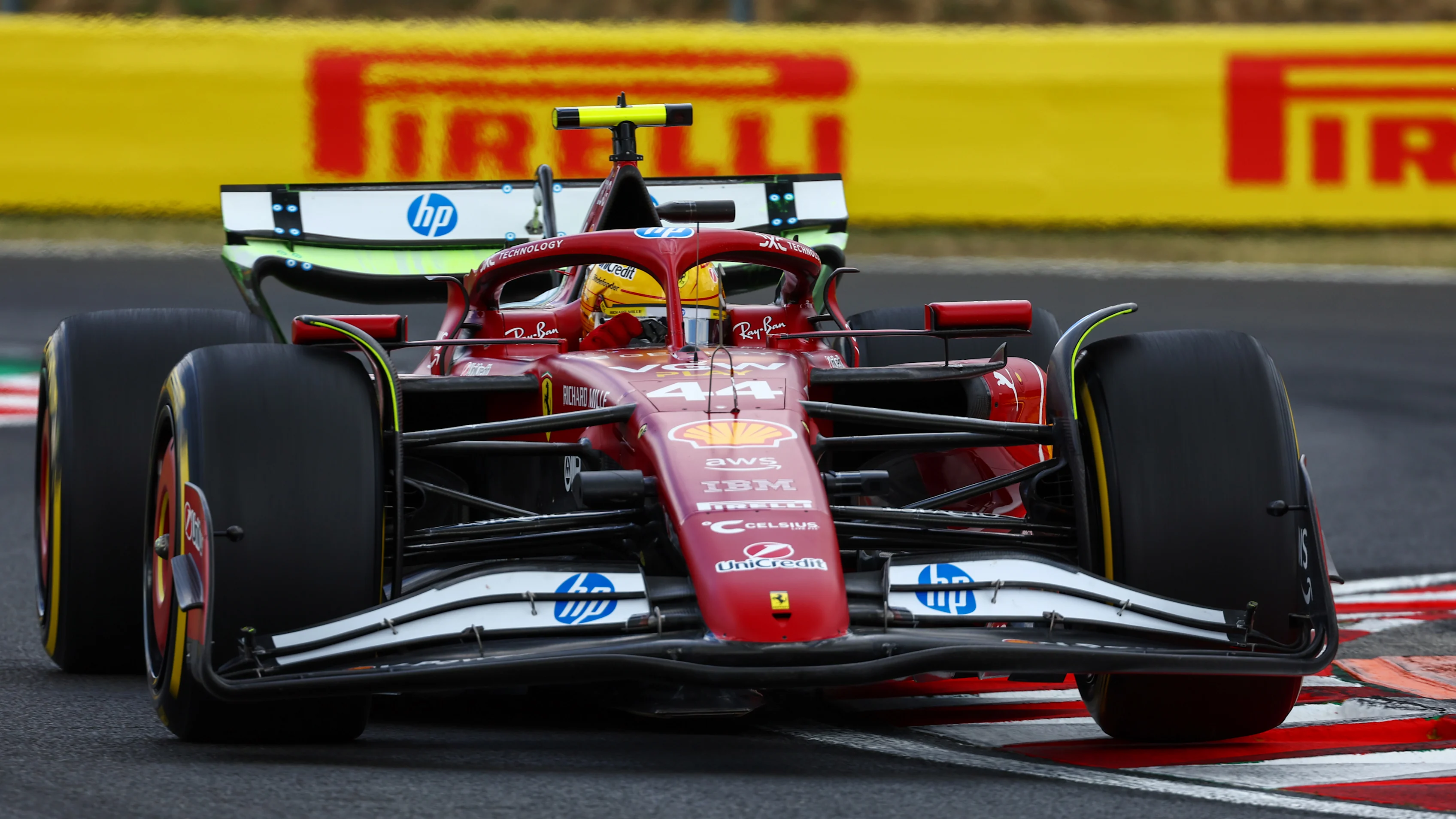 Budapeşte, Macaristan - 01 Ağustos: Büyük Britanya'dan Lewis Hamilton (44) Scuderia Ferrari
