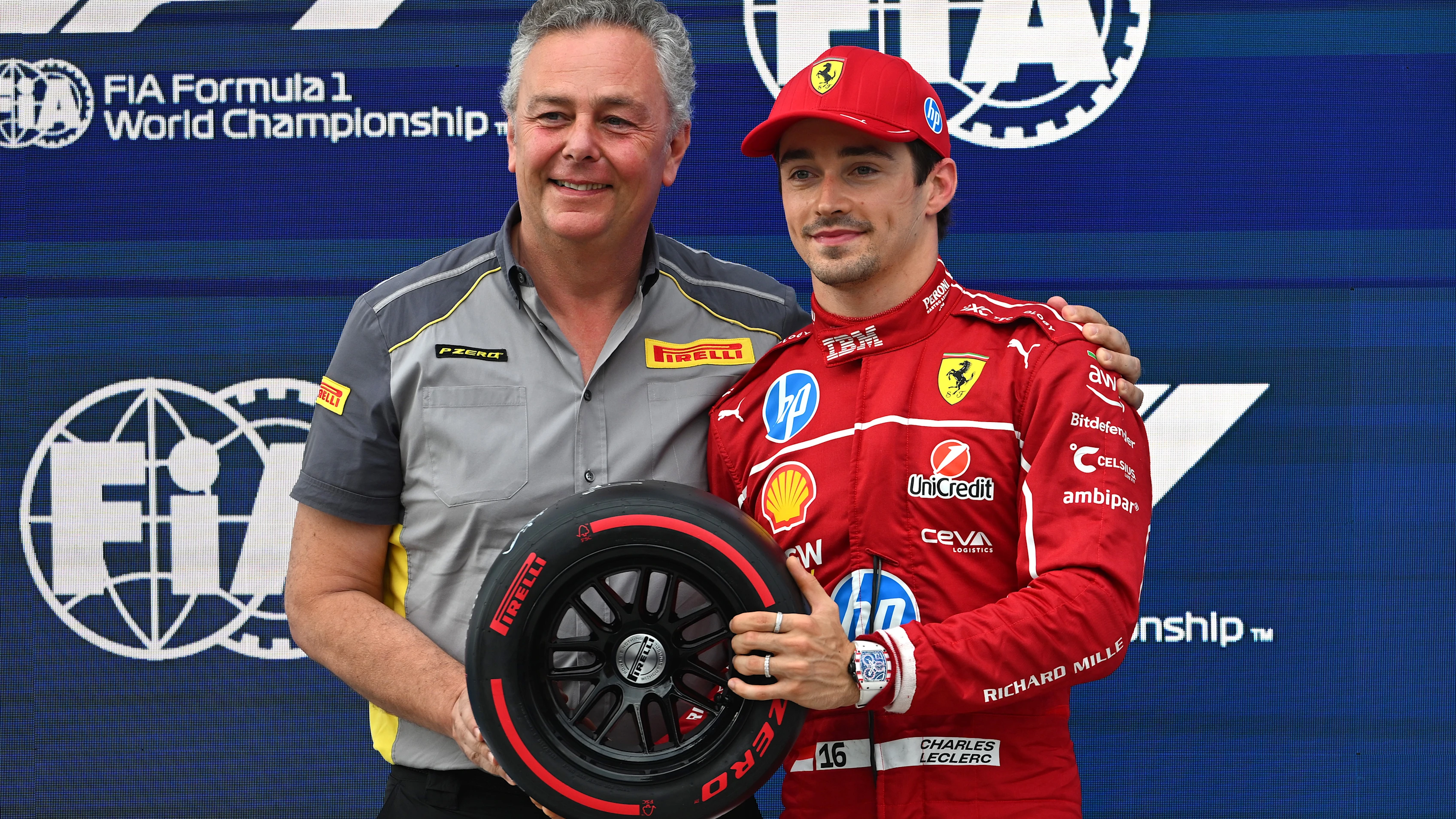Budapeşte, Macaristan - 02 Ağustos: Pirelli F1 direktörü Mario Isola, Kutup Pozisyonu Niteliklerini Sunuyor