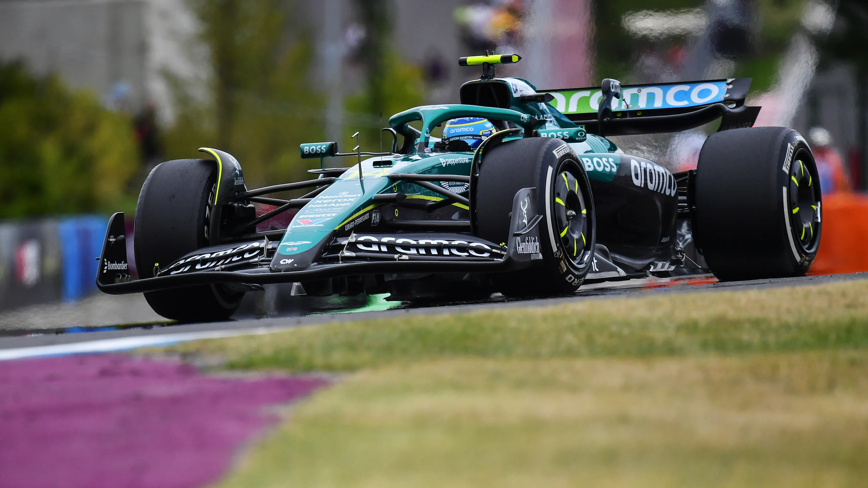 Budapeşte, Macaristan - 03 Ağustos: İspanya'dan Fernando Alonso (14) Aston Martin F1 Takımı AMR25
