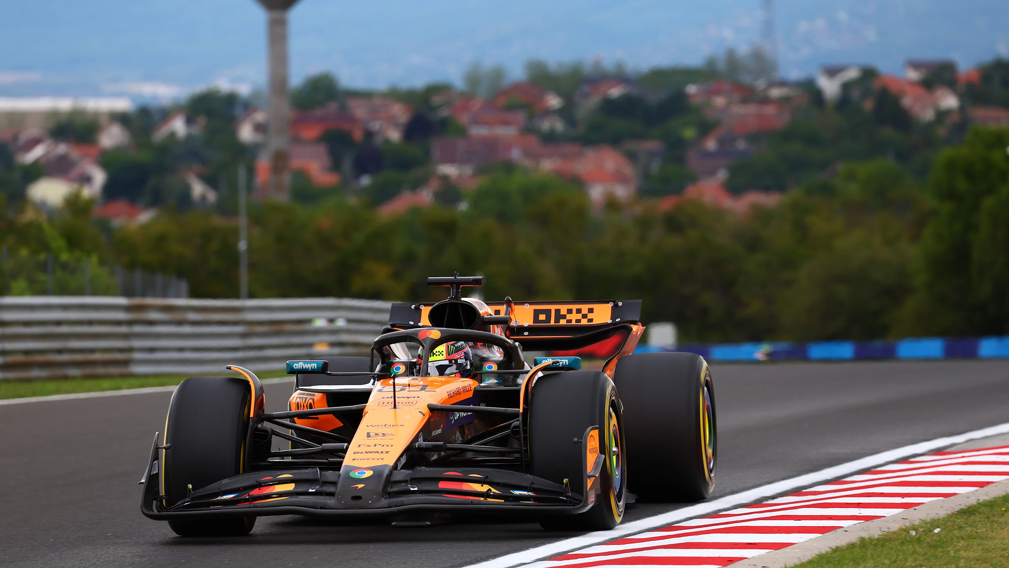 Budapeşte, Macaristan - 03 Ağustos: Avustralya'dan Oscar Piastri (81) McLaren MCL39 Mercedes
