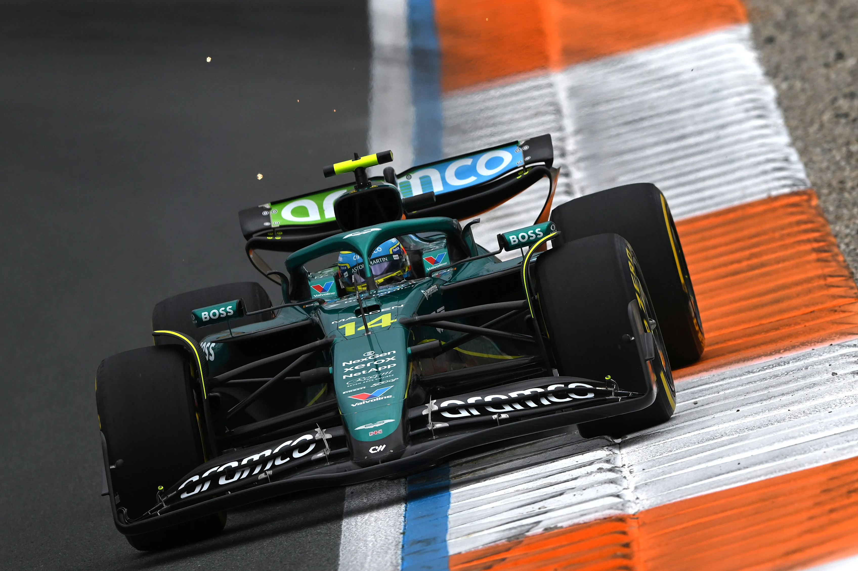 Zandvoort, Hollanda - 29 Ağustos: İspanya'dan Fernando Alonso (14) Aston Martin F1 takımını kullanıyor