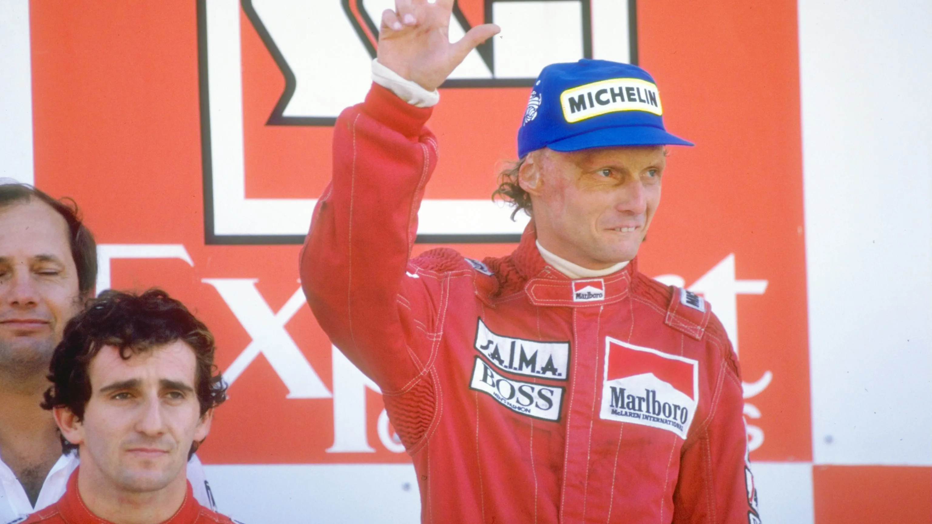 1984: Marlboro McLaren sürücüleri Fransa'dan Alain Prost ve Avusturya'dan Niki Lauda