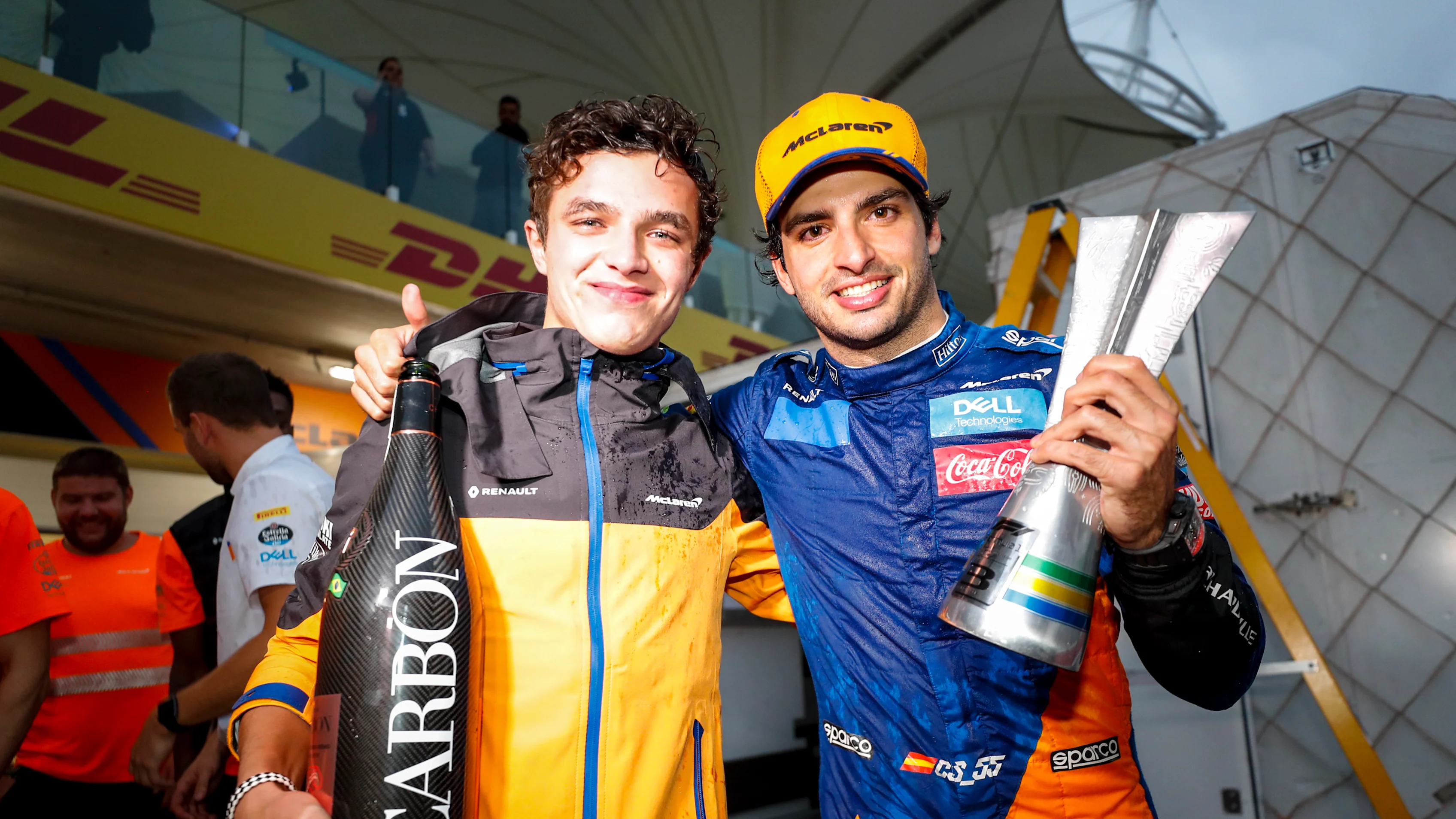 Sao Paulo, Brezilya - 17 Kasım: Lando Norris, McLaren, 4. pozisyon ve Carlos Sainz Jr, McLaren,