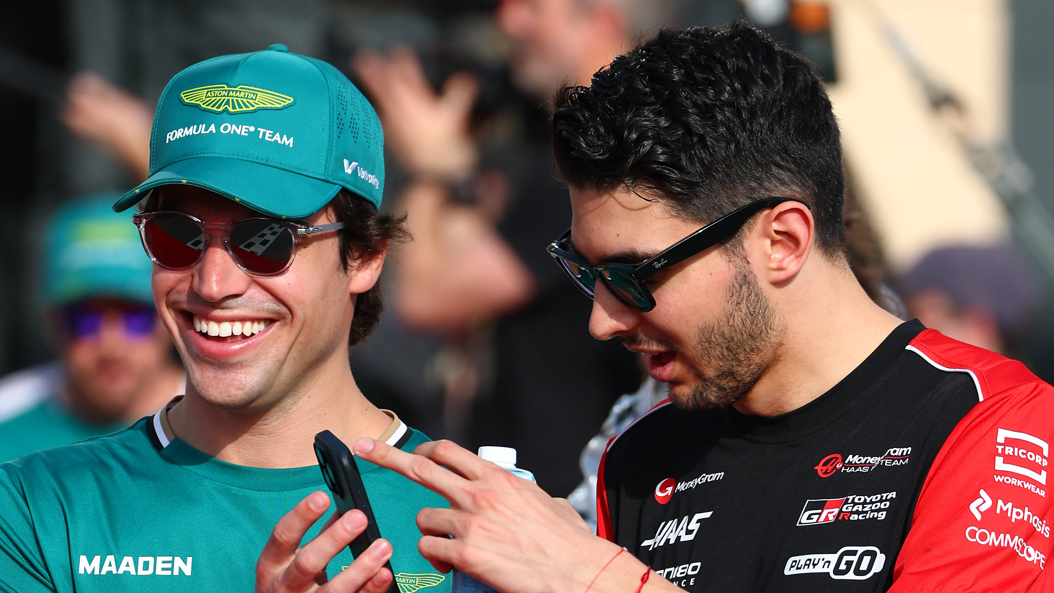 Bahreyn, Bahreyn - 13 Nisan: Kanada'dan Lance Türkütü ve Aston Martin F1 Takımı ve Esteban Ocon