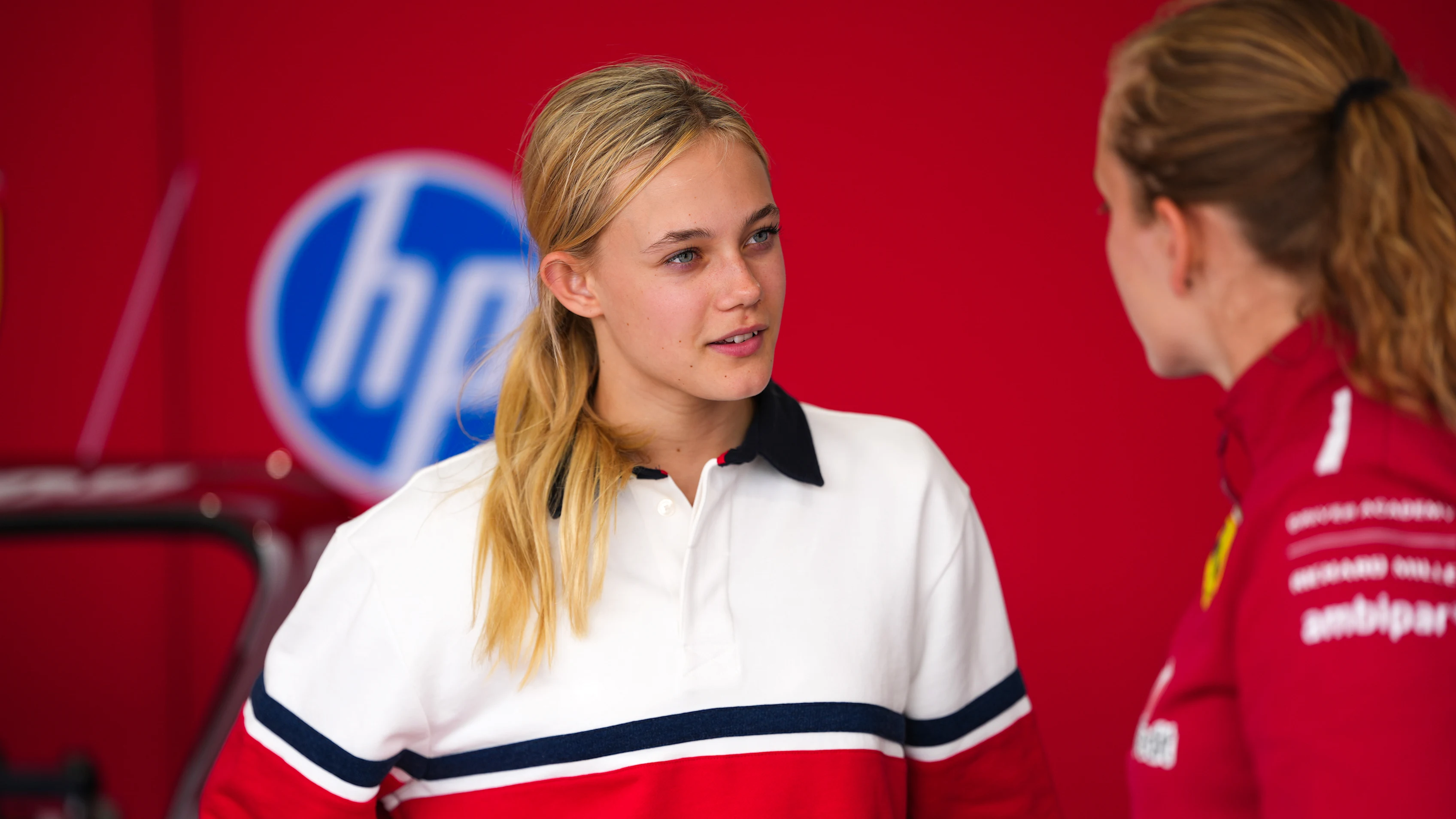 Montreal, Quebec - 12 Haziran: Danimarka'dan Alba Larsen ve MP Motorsport (12) Maya Weug ile görüşüyor
