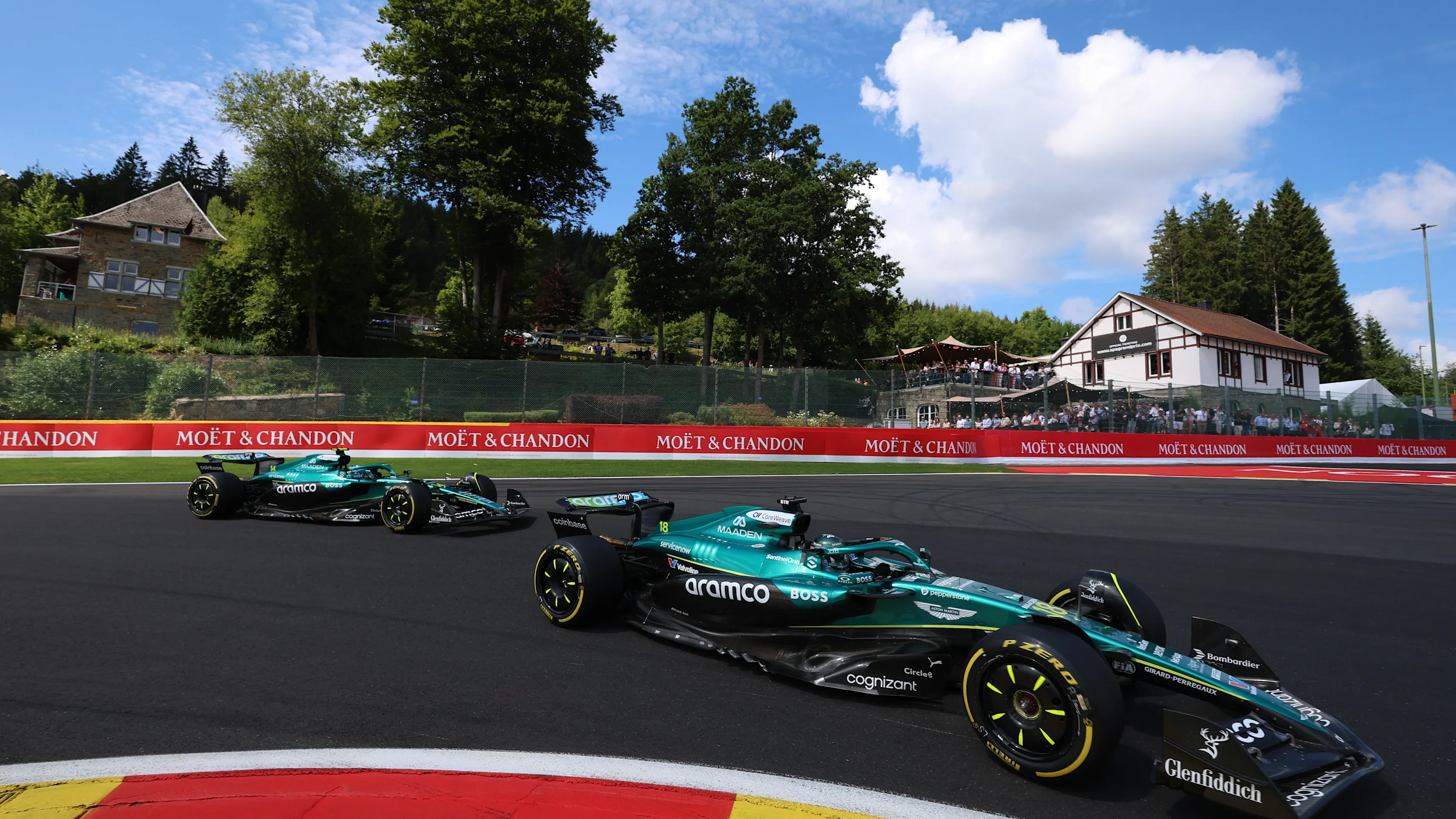 SPA, Belçika - 26 Temmuz: Kanada'dan Lance Türketi (18) Aston Martin F1 Takımı AMR25 Mercedes