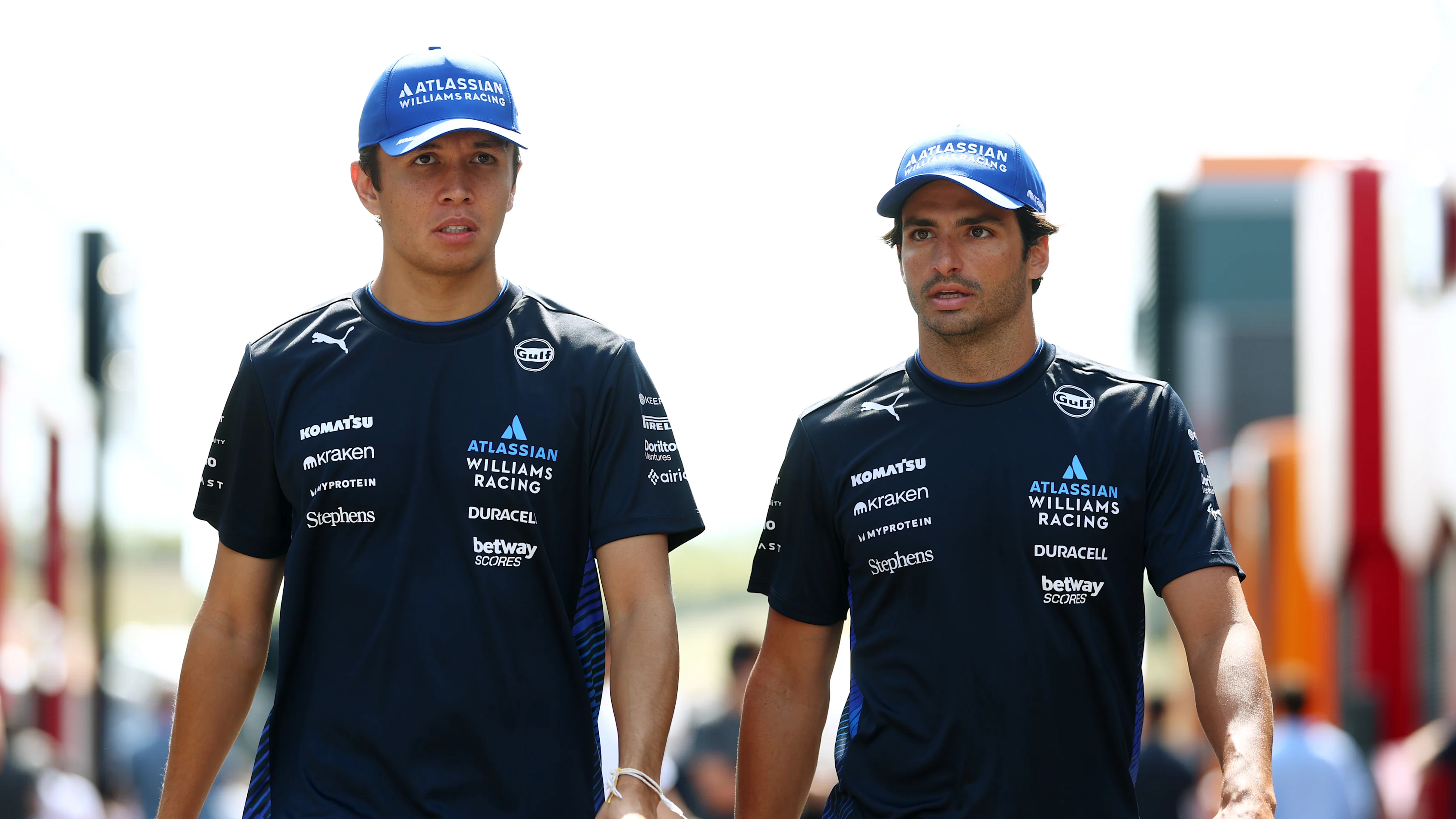 Budapeşte, Macaristan - 01 Ağustos: Tayland'dan Alexander Albon ve İspanya'dan Williams ve Carlos Sainz