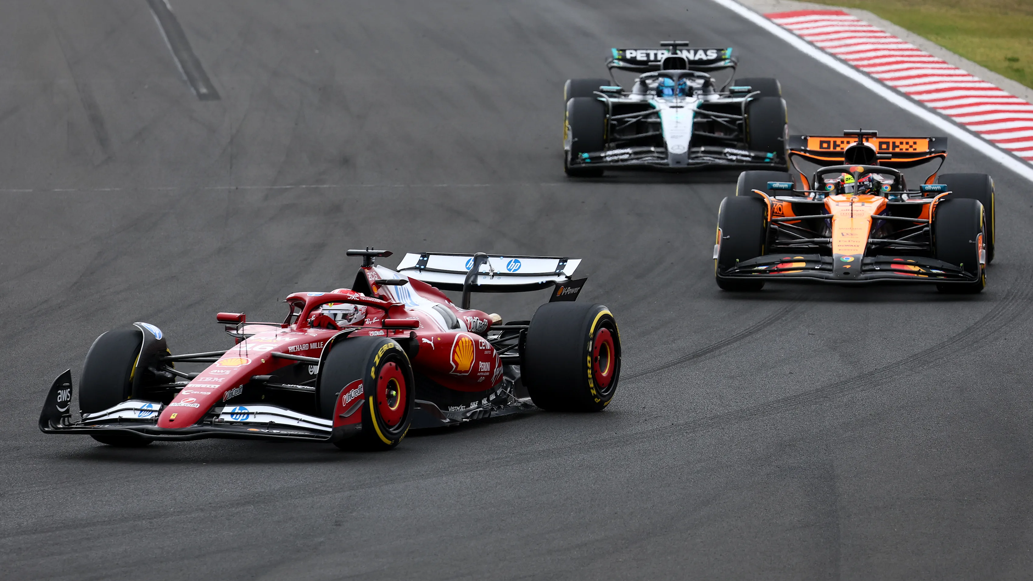 Budapeşte, Macaristan - 03 Ağustos: Monako'dan Charles Leclerc (16) Scuderia Ferrari SF -25