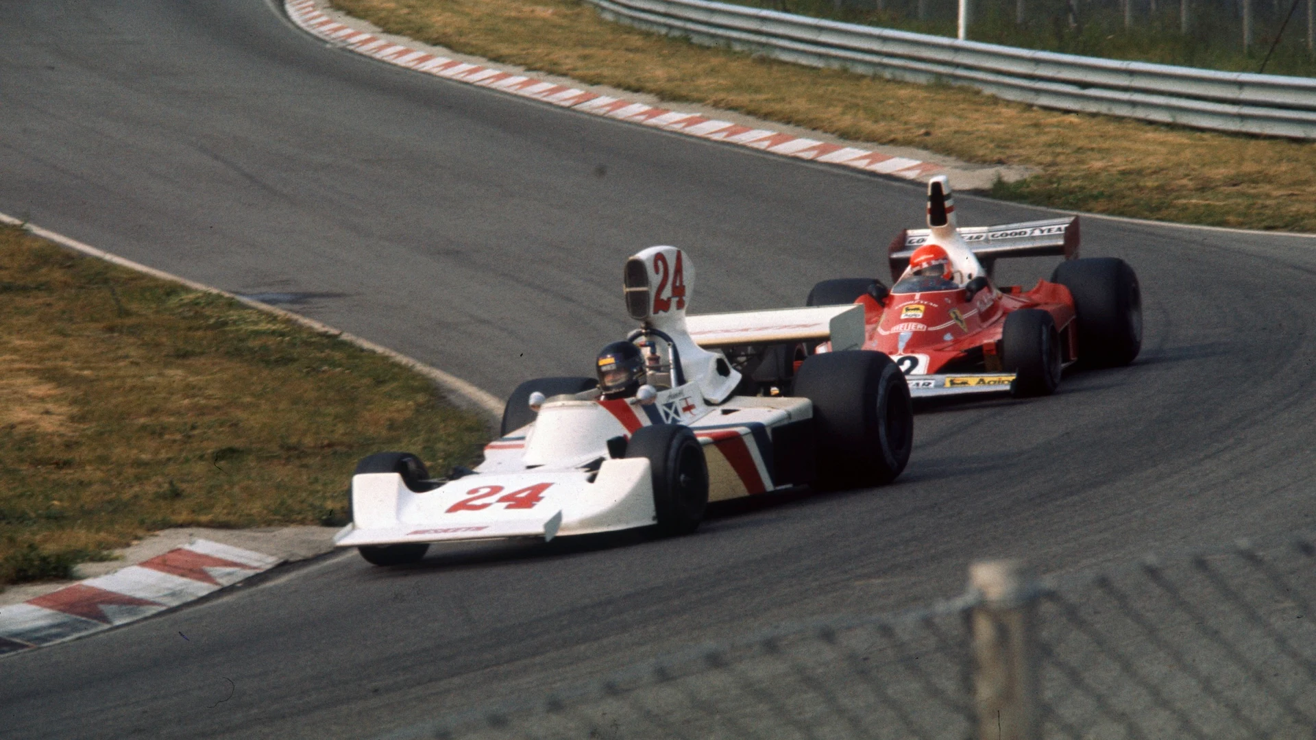 Zandvoort, Hollanda - 22 Haziran: James Hunt, Hesketh 308b Ford Niki Lauda, ​​Ferrari 312T