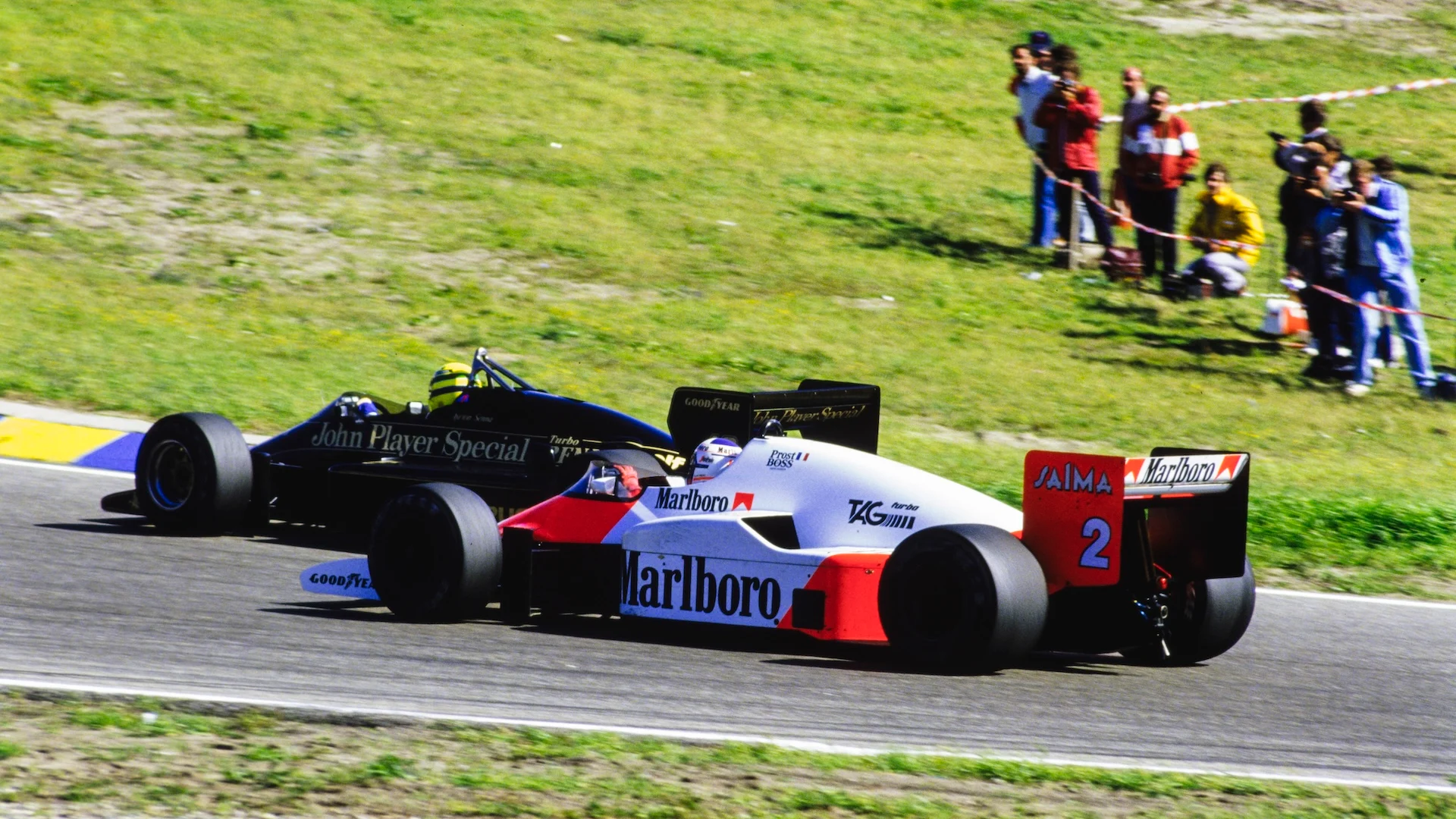 Zandvoort, Hollanda - 25 Ağustos: Ayrton Senna, Lotus 97t Renault, Alain Prost ile Savaşlar,