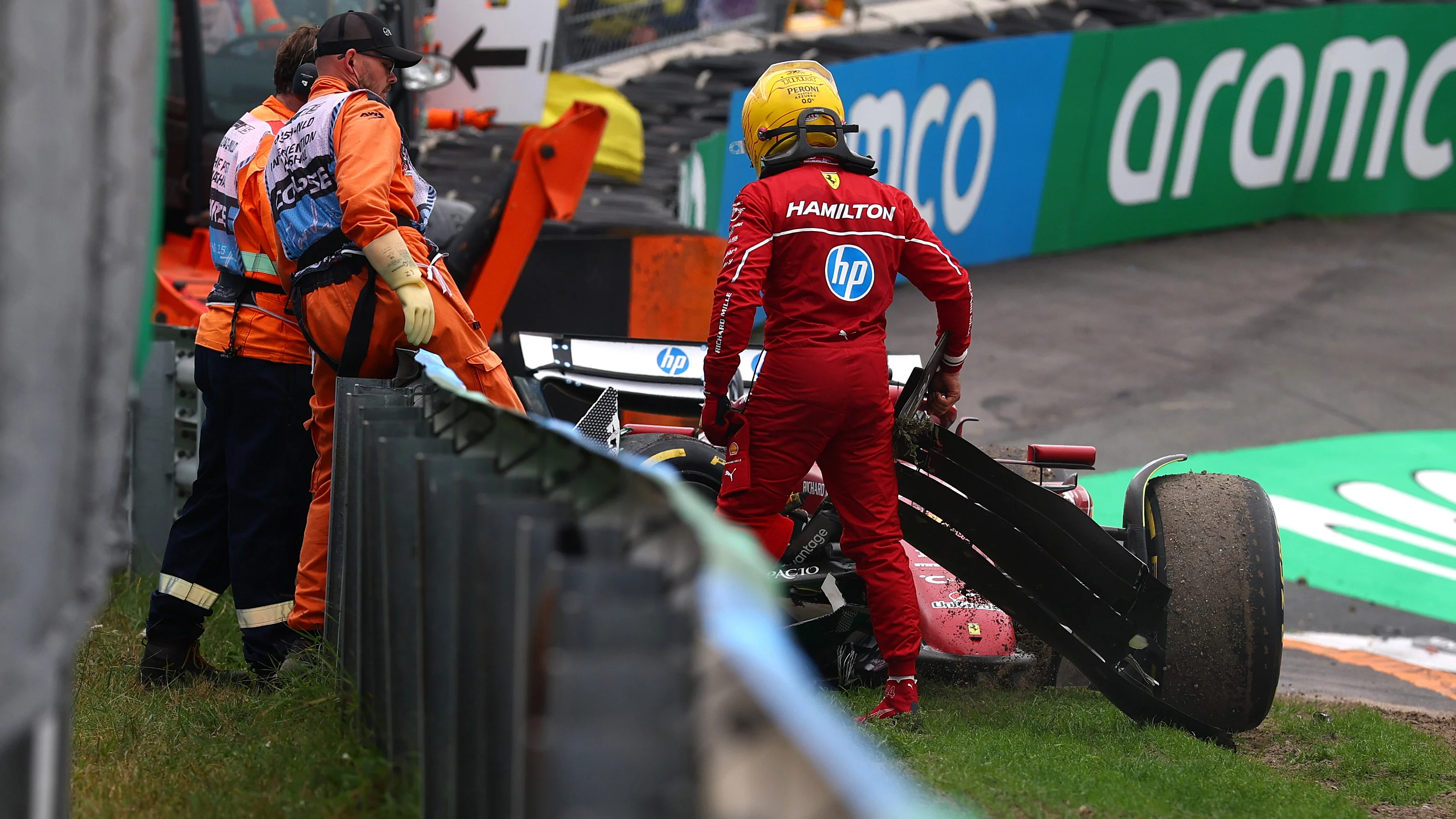 Zandvoort, Hollanda - 31 Ağustos: Büyük Britanya'dan Lewis Hamilton ve Scuderia Ferrari