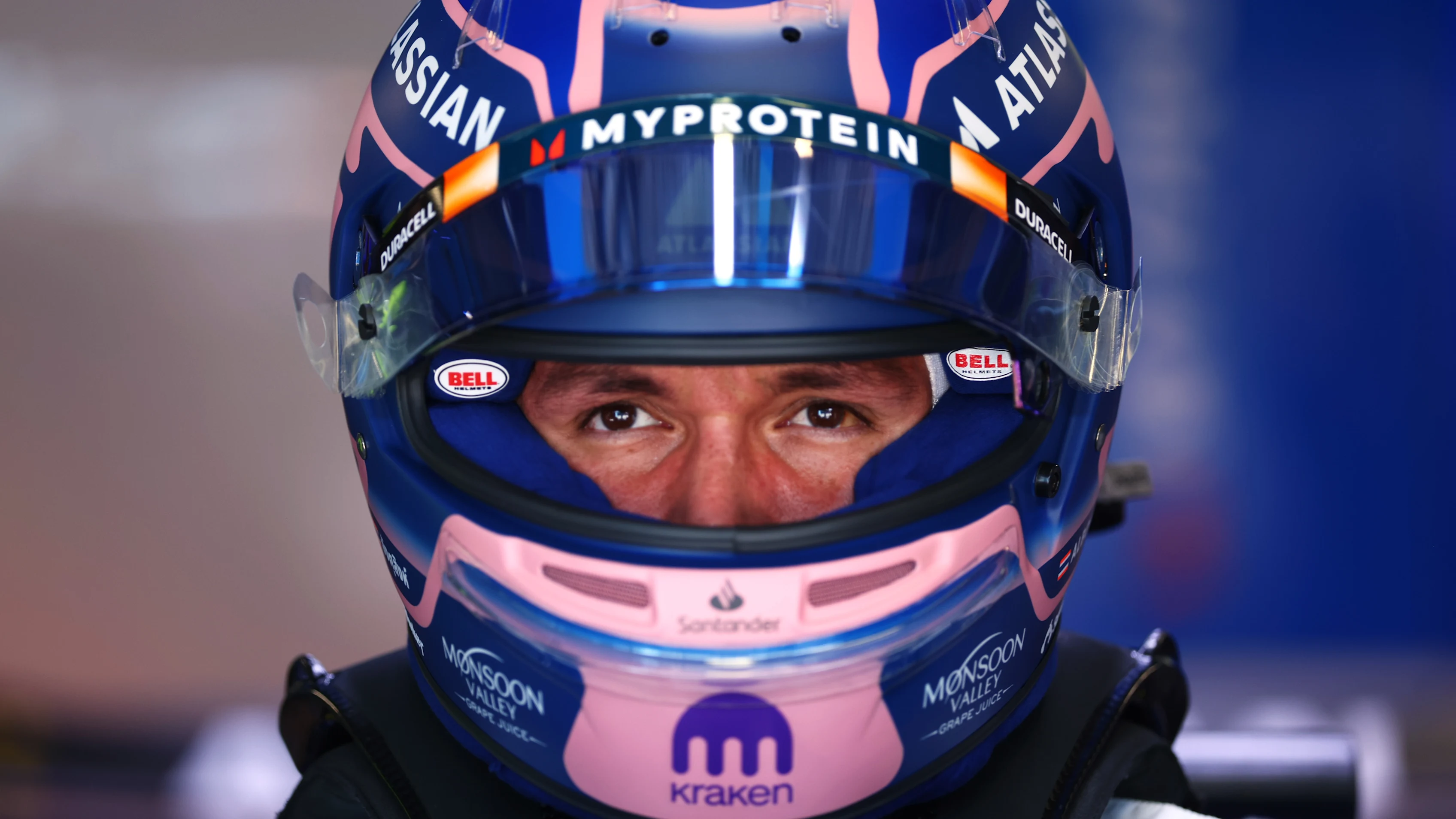 Monza, İtalya - 06 Eylül: Tayland ve Williams'ın Alexander Albon'u sırasında araba kullanmaya hazırlanıyor