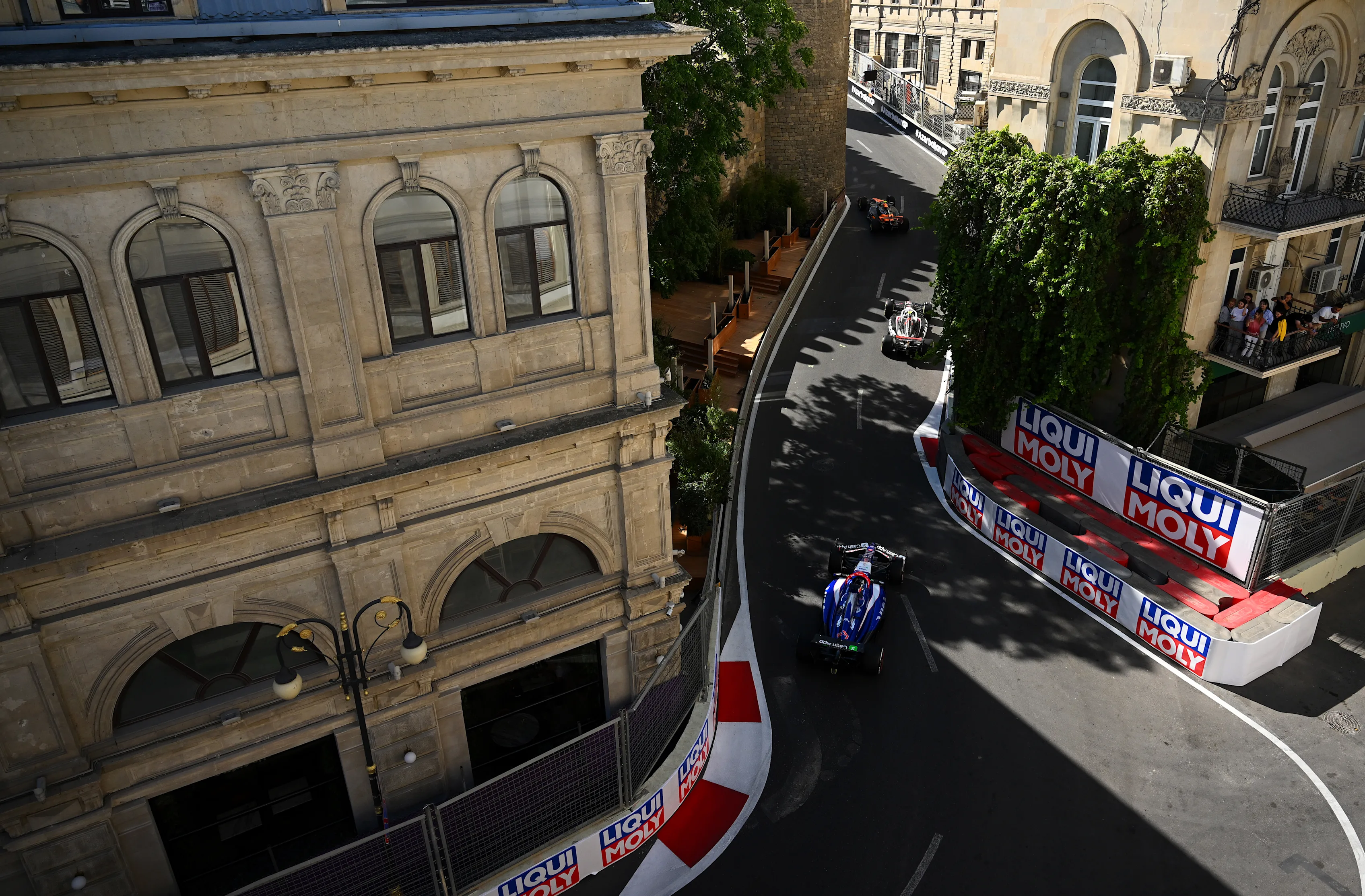 BAKU, Azerbaycan - 15 Eylül: Avustralya'dan Daniel Ricciardo (3) Visa Nakit Uygulaması RB'yi kullanıyor