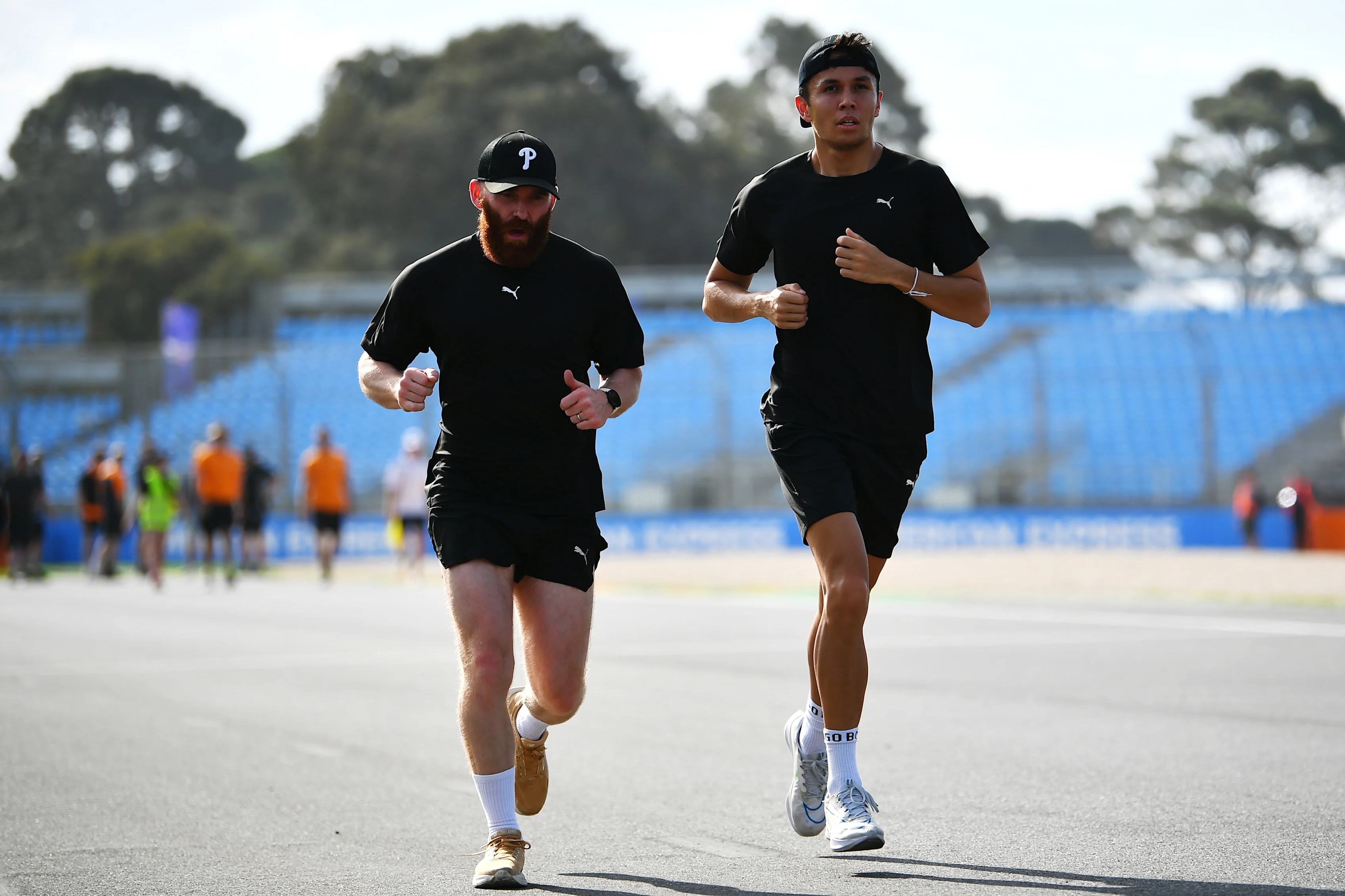 Melbourne, Avustralya - 12 Mart: Tayland'dan Alexander Albon ve Williams