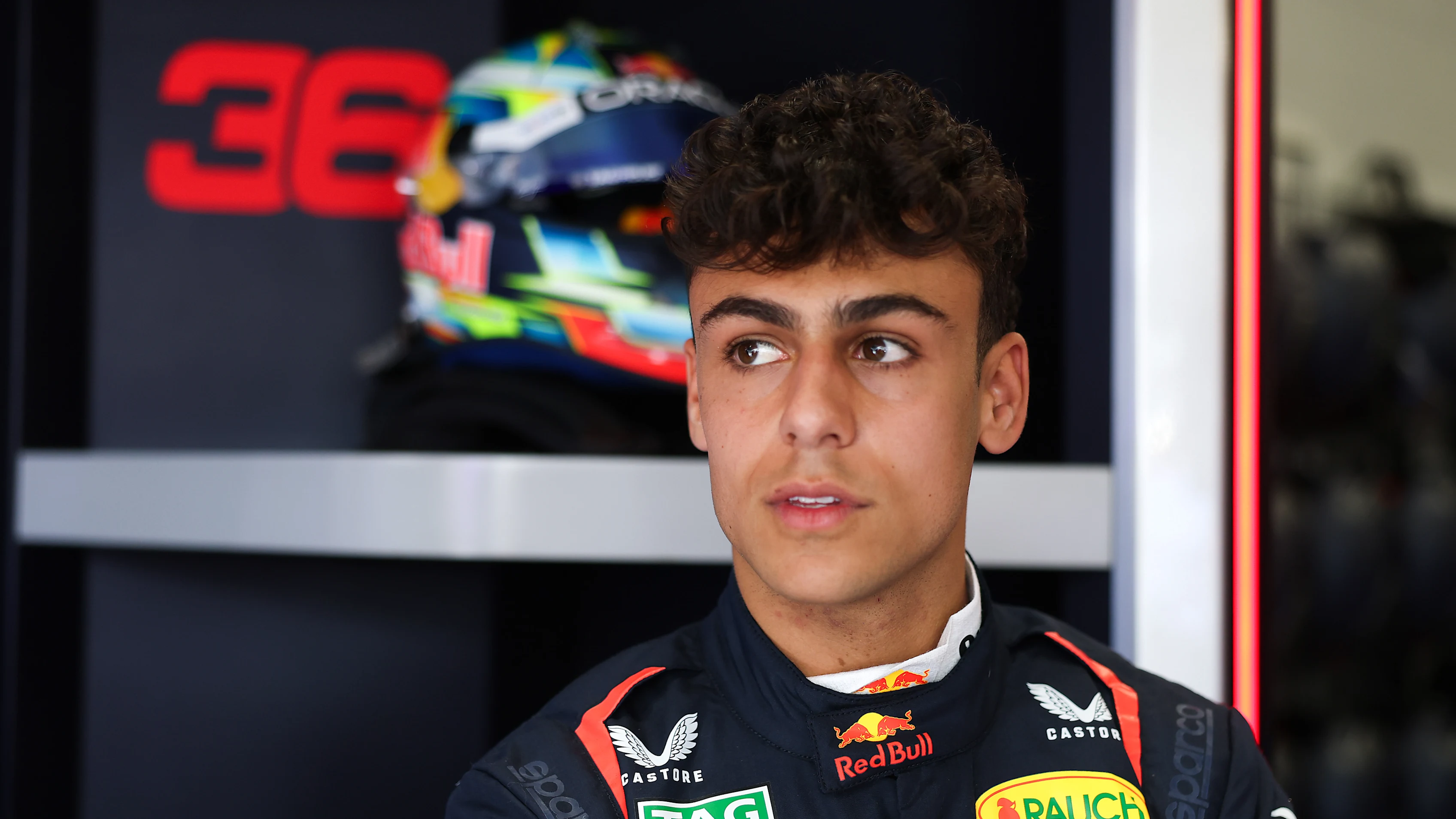 Northampton, İngiltere - 03 Temmuz: Büyük Britanya'dan Arvid Lindblad ve Oracle Red Bull Racing