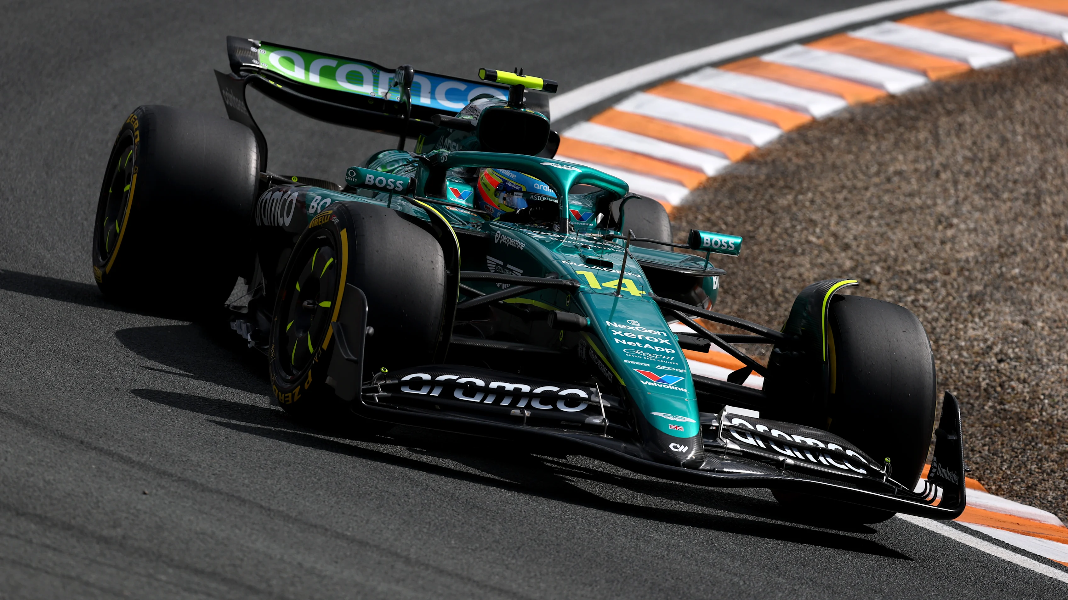 Zandvoort, Hollanda - 29 Ağustos: İspanya'dan Fernando Alonso (14) Aston Martin F1 takımını kullanıyor