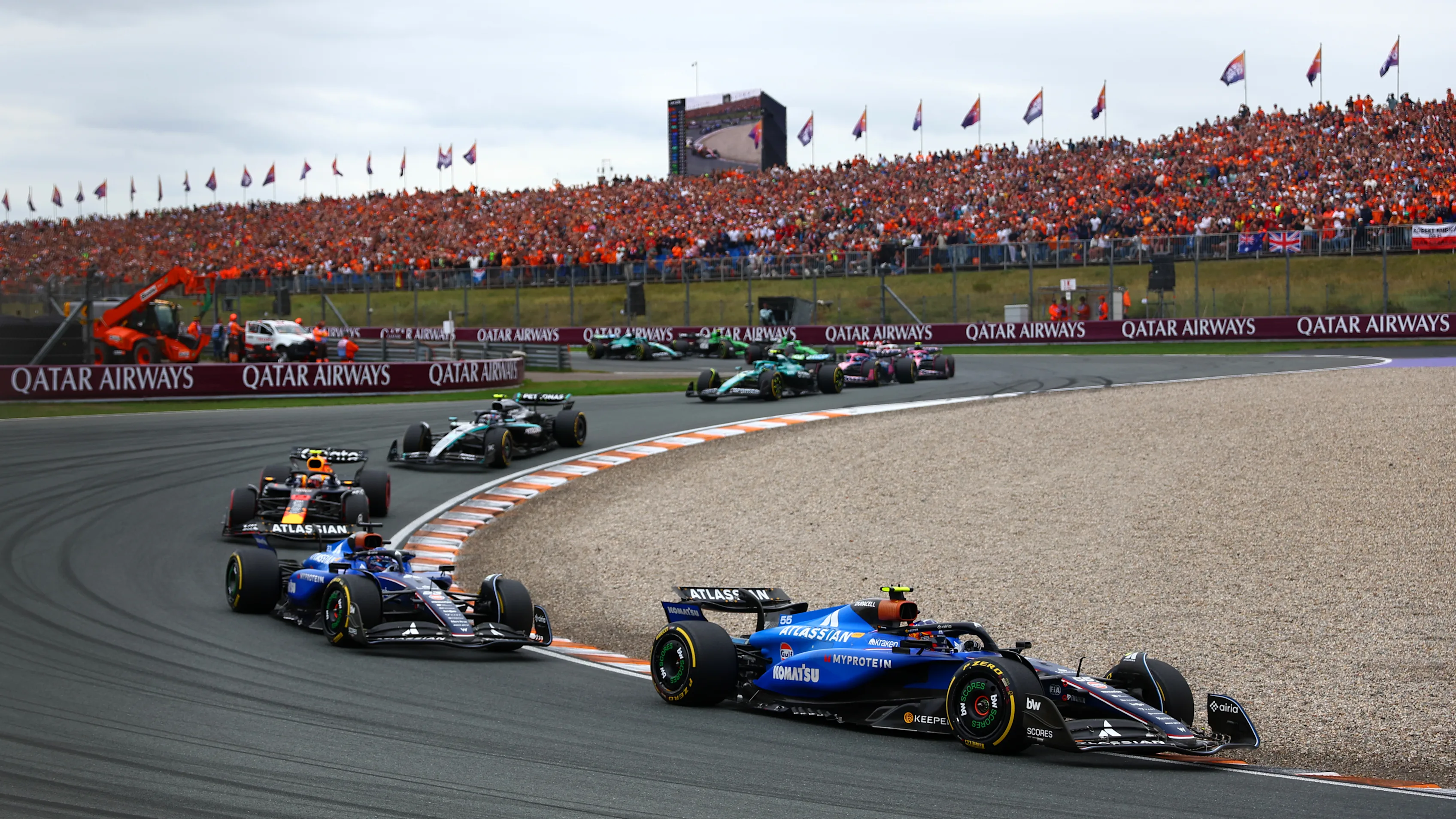Zandvoort, Hollanda - 31 Ağustos: İspanya'dan Carlos Sainz (55) Williams FW47 Mercedes