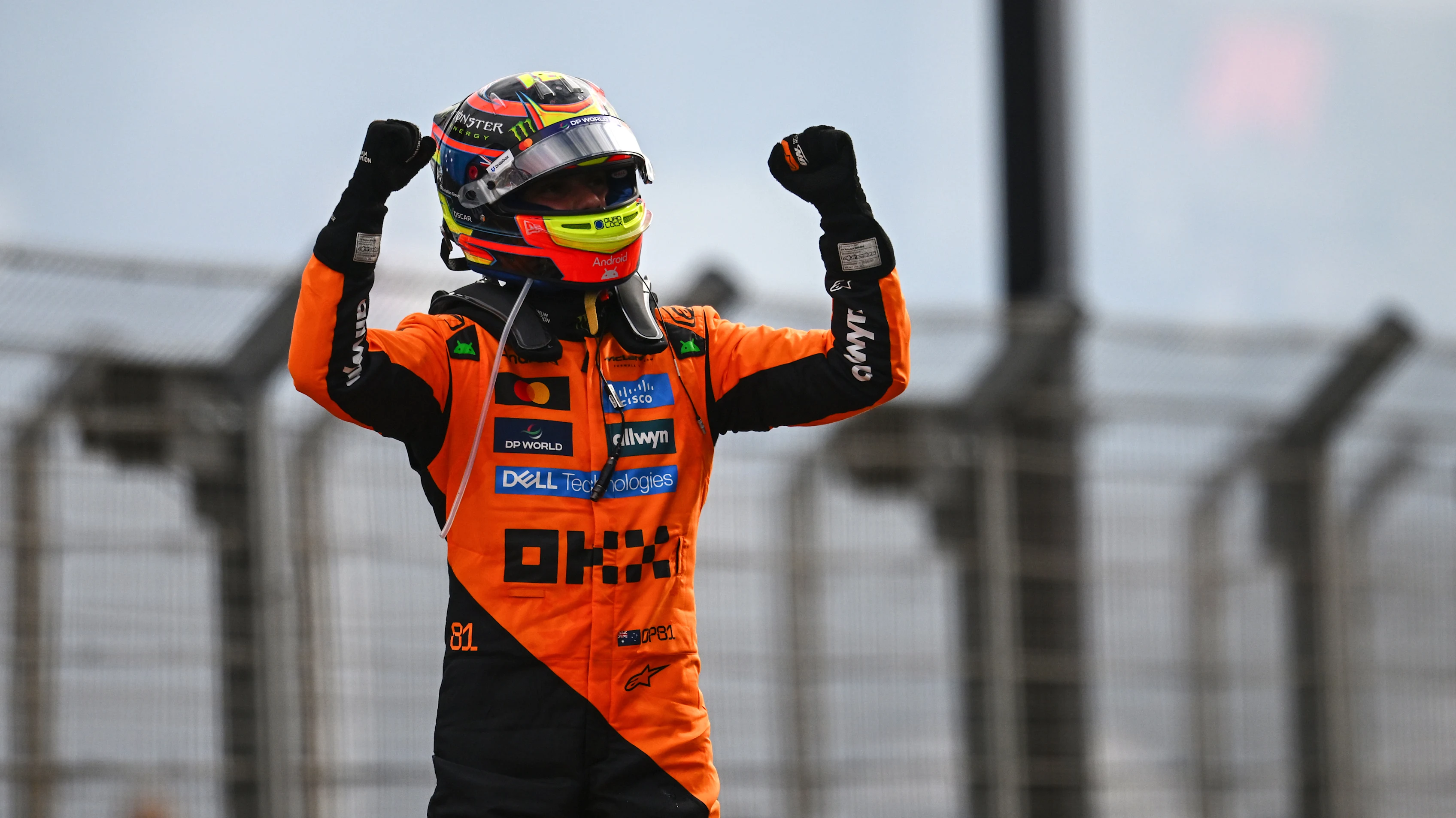 Zandvoort, Hollanda - 31 Ağustos: Avustralya ve McLaren'den yarış kazanan Oscar Piastri kutluyor