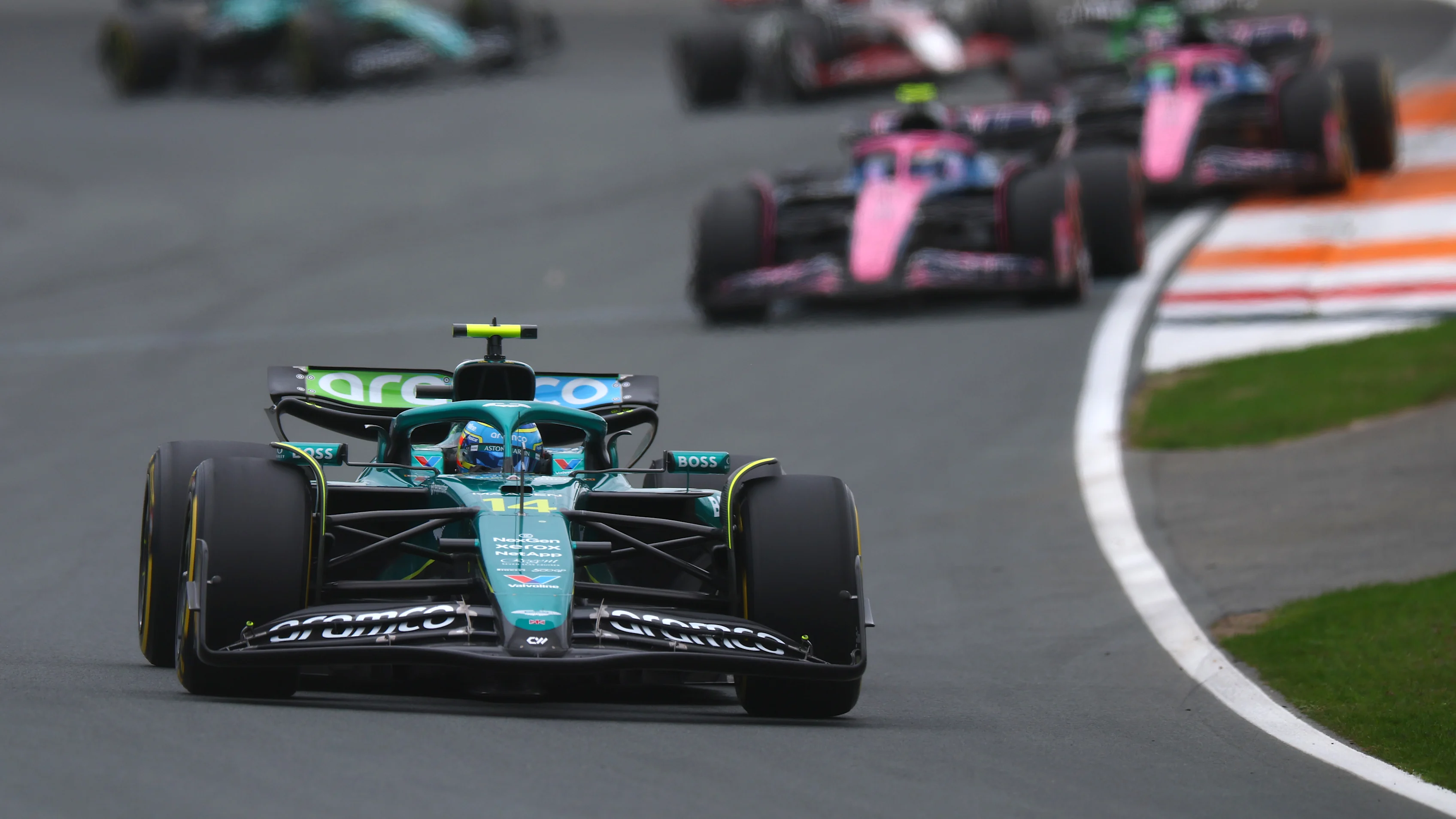Zandvoort, Hollanda - 31 Ağustos: İspanya'dan Fernando Alonso (14) Aston Martin F1 takımını kullanıyor