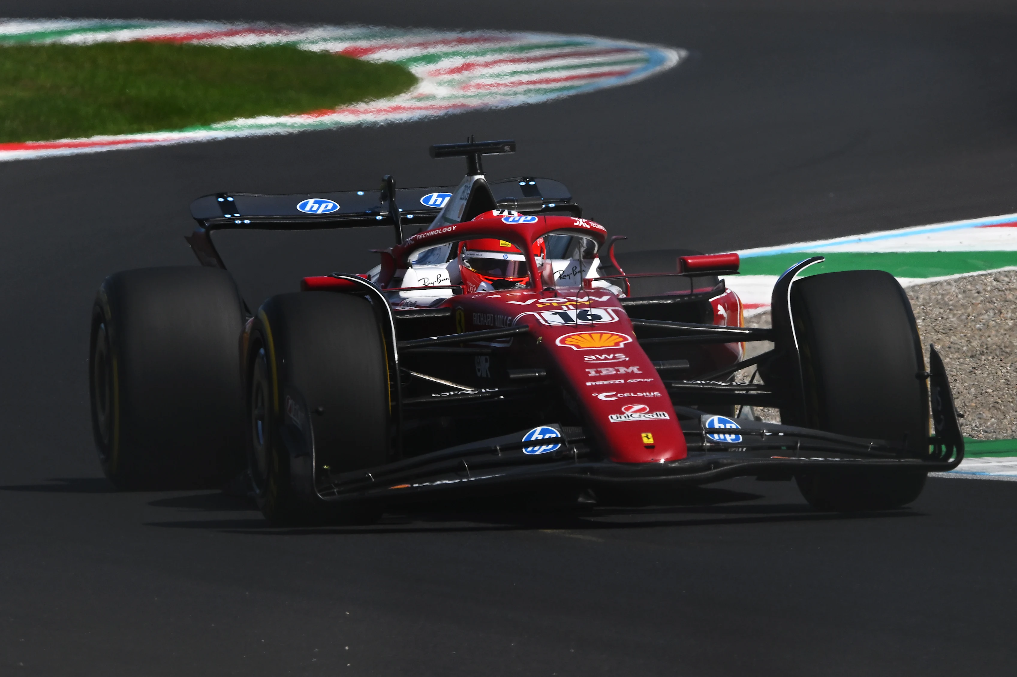 Monza, İtalya - 06 Eylül: Monako'dan Charles Leclerc (16) Scuderia Ferrari SF -25'i kullanıyor