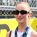 Bridgerton oyuncusu Phoebe Dynevor ızgarayı zahmetsiz bir stille aydınlattı - Monza'nın yarış kadar cazibe ile ilgili olduğunu kanıtlamak