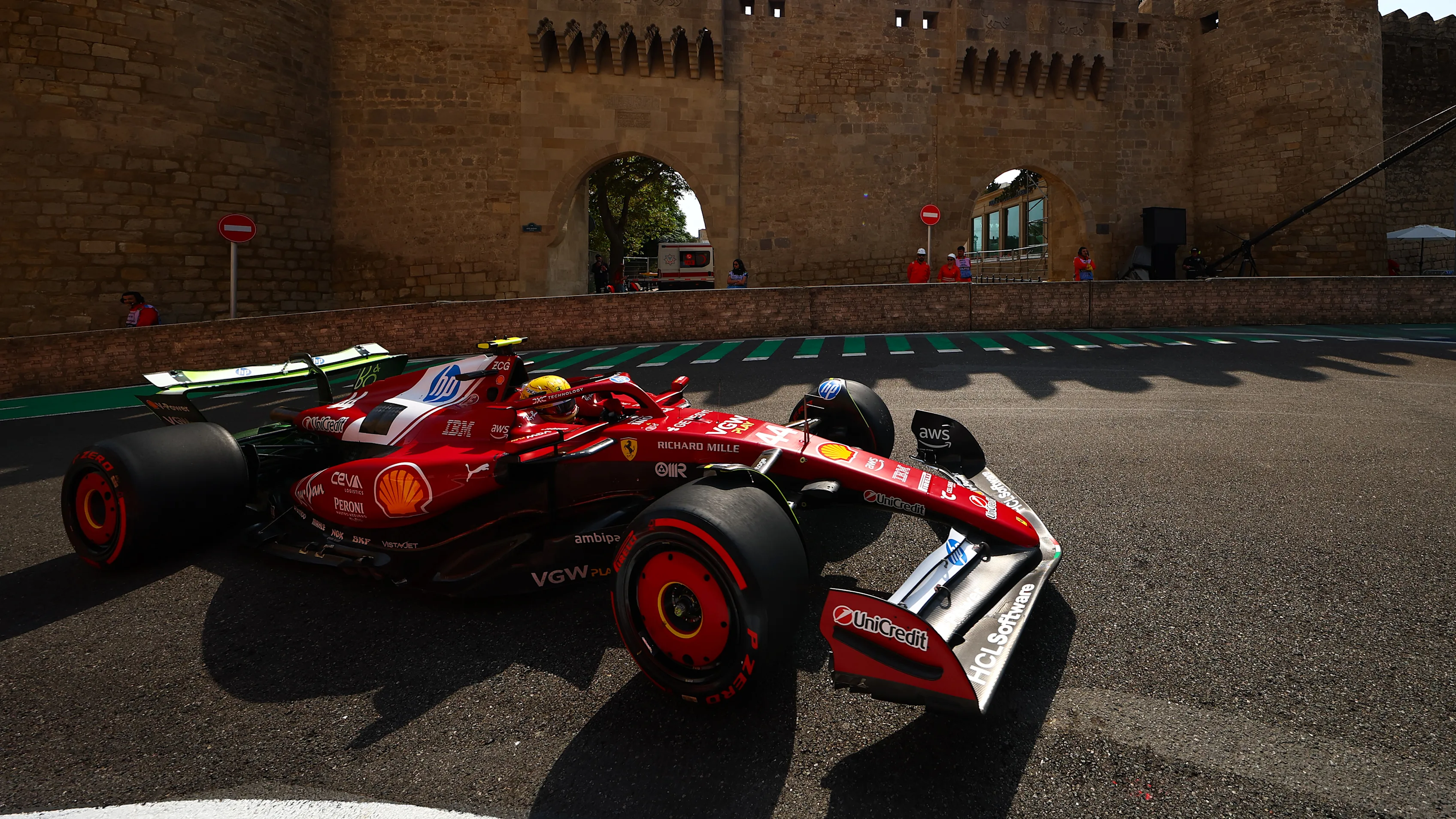 BAKU, Azerbaycan - 19 Eylül: Büyük Britanya'dan Lewis Hamilton (44) Scuderia Ferrari