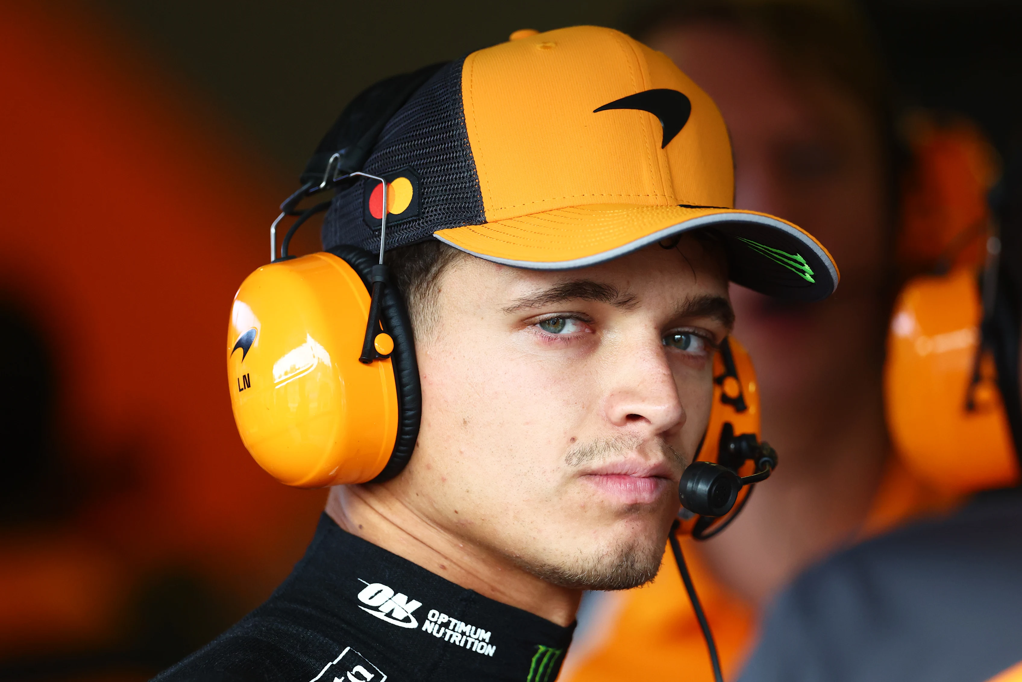BAKU, Azerbaycan - 19 Eylül: Büyük Britanya ve McLaren'den Lando Norris uygulama sırasında bakıyor