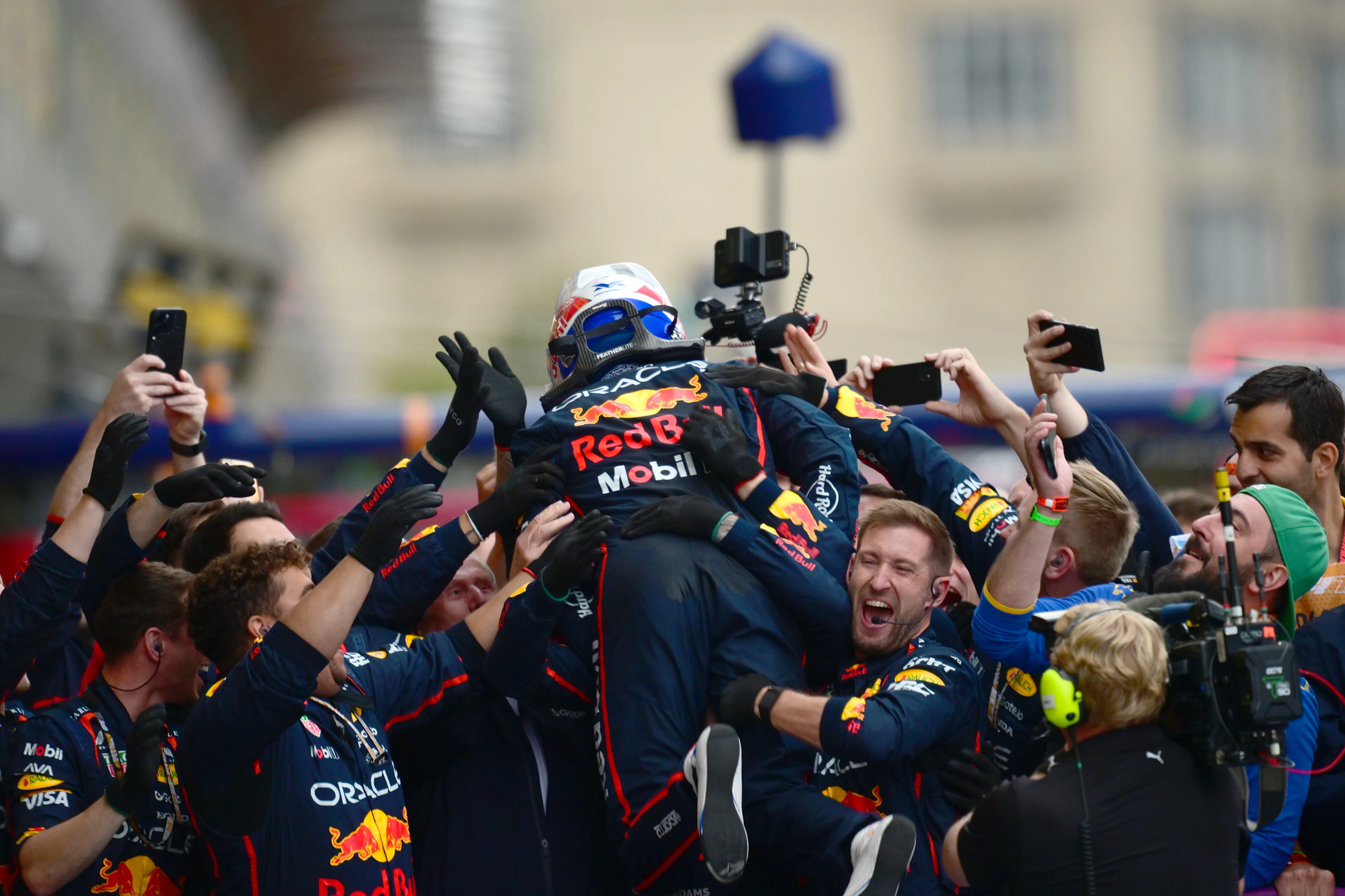 BAKU, Azerbaycan - 21 Eylül: Hollanda'dan yarış kazanan Max Verstappen ve Oracle Red Bull
