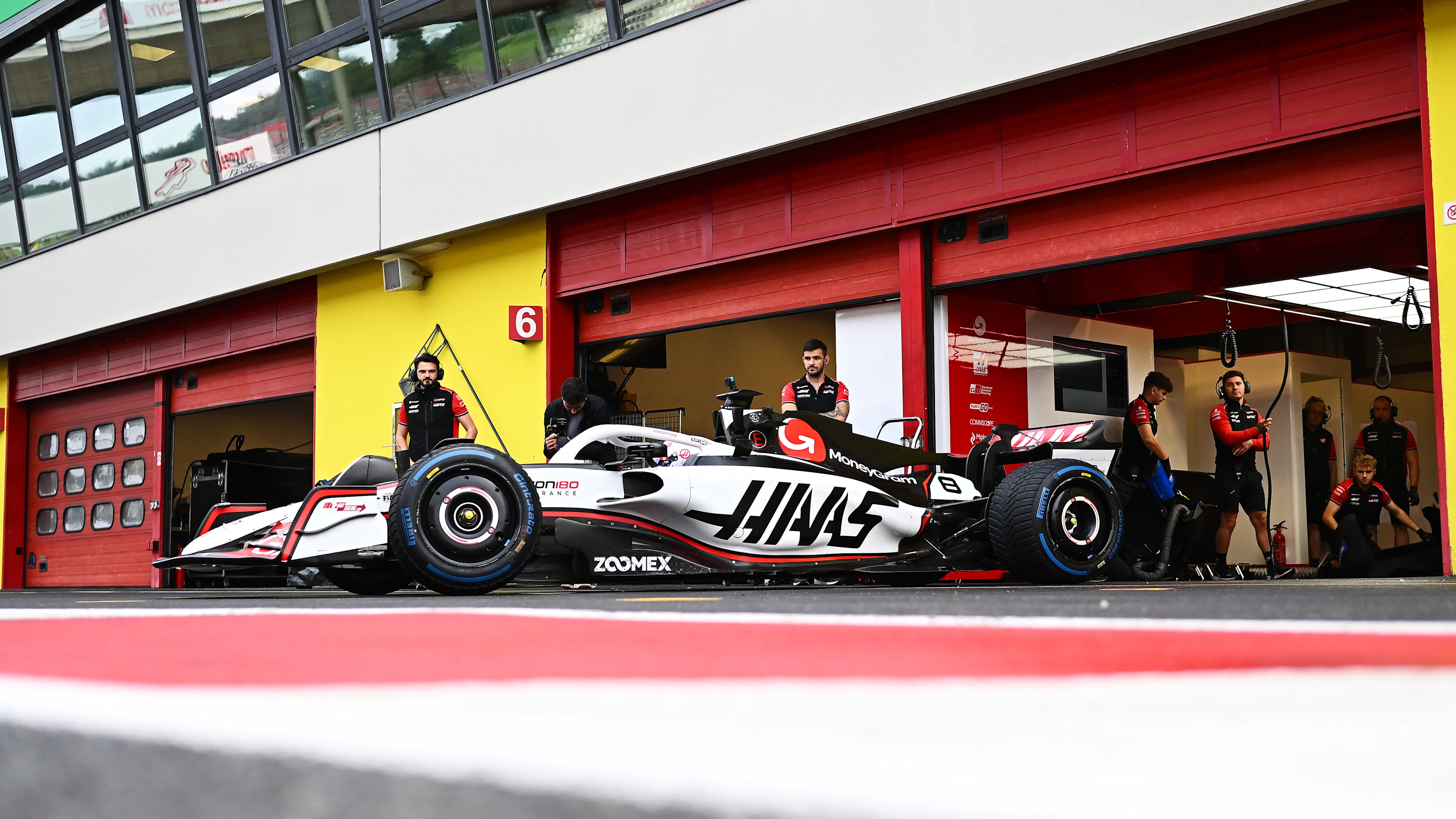 Scarperia, İtalya - 26 Eylül: Fransa'dan Romain Grosjean Haas F1 Ferrari'den ayrılıyor
