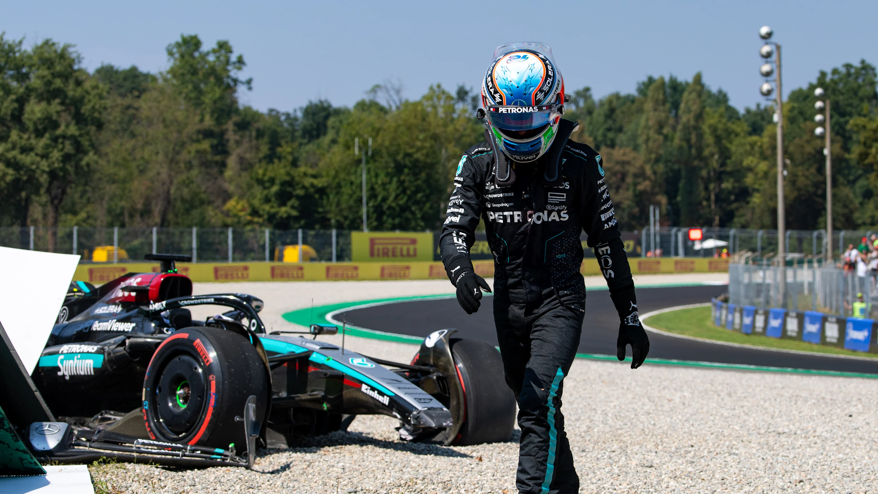 Monza, İtalya - 30 Ağustos: İtalya'dan Andrea Kimi Antonelli ve Mercedes AMG sonra uzaklaşıyor