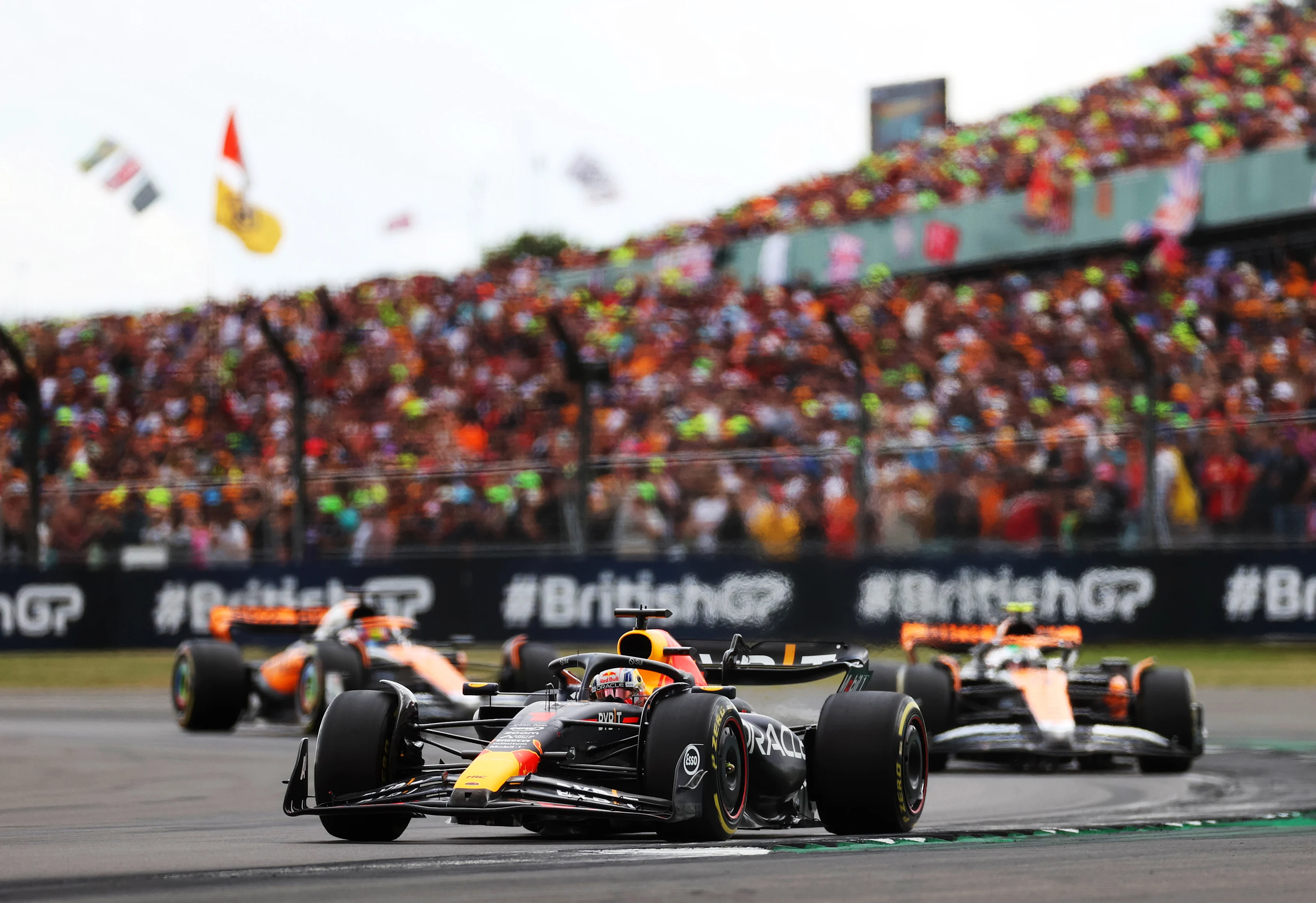 NORTHAMPTON, İNGİLTERE - 09 TEMMUZ: Hollandalı Max Verstappen (1) Oracle Red Bull'u kullanıyor