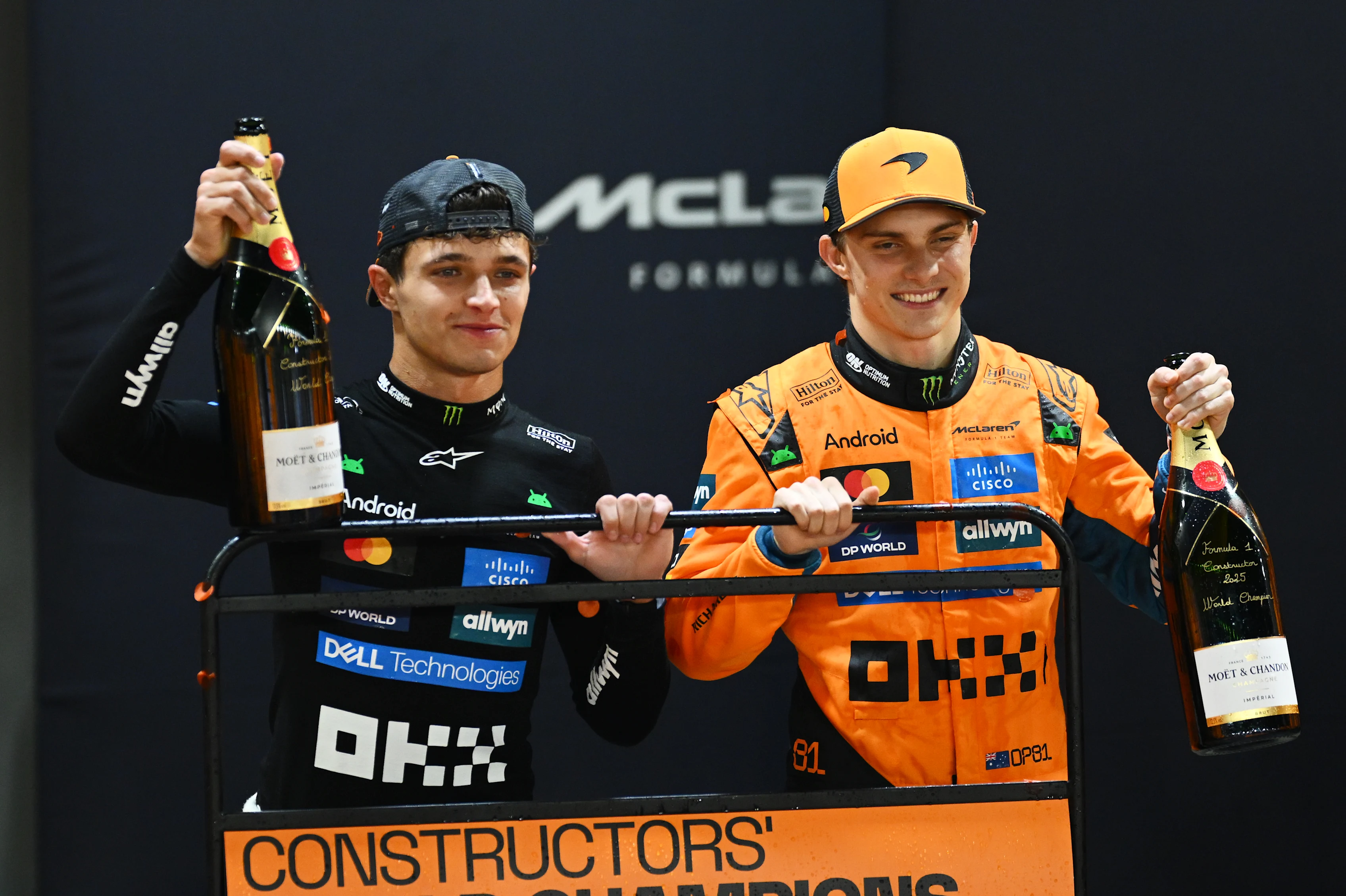 SİNGAPUR, SİNGAPUR - 5 Ekim: Büyük Britanya'dan Lando Norris ve McLaren ve Oscar Piastri