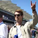 Glen Powell, Sky Sports'taki grid yürüyüşüne bile katılarak kendini gerçekten haftasonuna kaptırdı. Daha fazla görsel için kaydırın