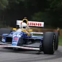 Seb Vettel, Goodwood'a F1 tarihinin en baskın araçlarından biri olan FW14B ile gitti. Daha fazla görsel için kaydırın