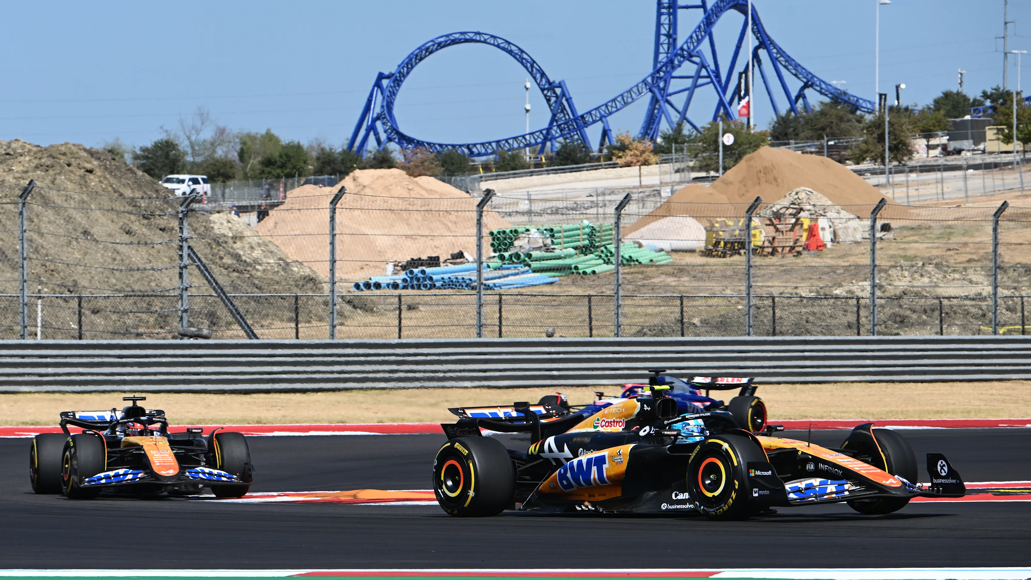AUSTIN, TEXAS - 19 EKİM: Fransa'dan Pierre Gasly (10) Alpine F1 A524 Renault'yu kullanıyor