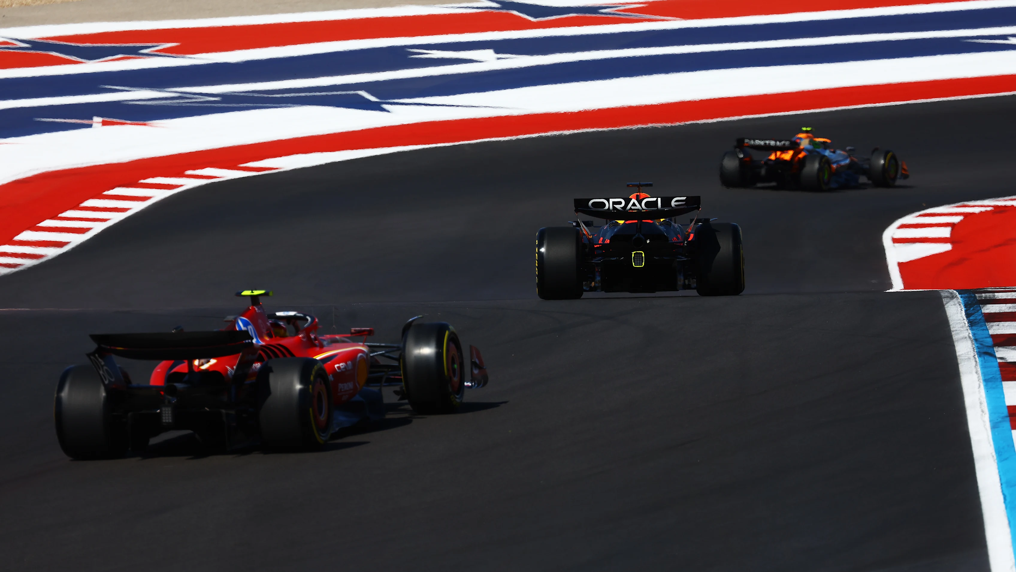 AUSTIN, TEXAS - 20 EKİM: Hollandalı Max Verstappen (1) Oracle Red Bull'u kullanıyor