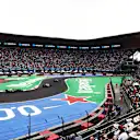 Pist, Foro Sol beyzbol stadyumunun tam ortasından geçerek Formula 1'deki en heyecan verici ve unutulmaz atmosferlerden birini yaratıyor.