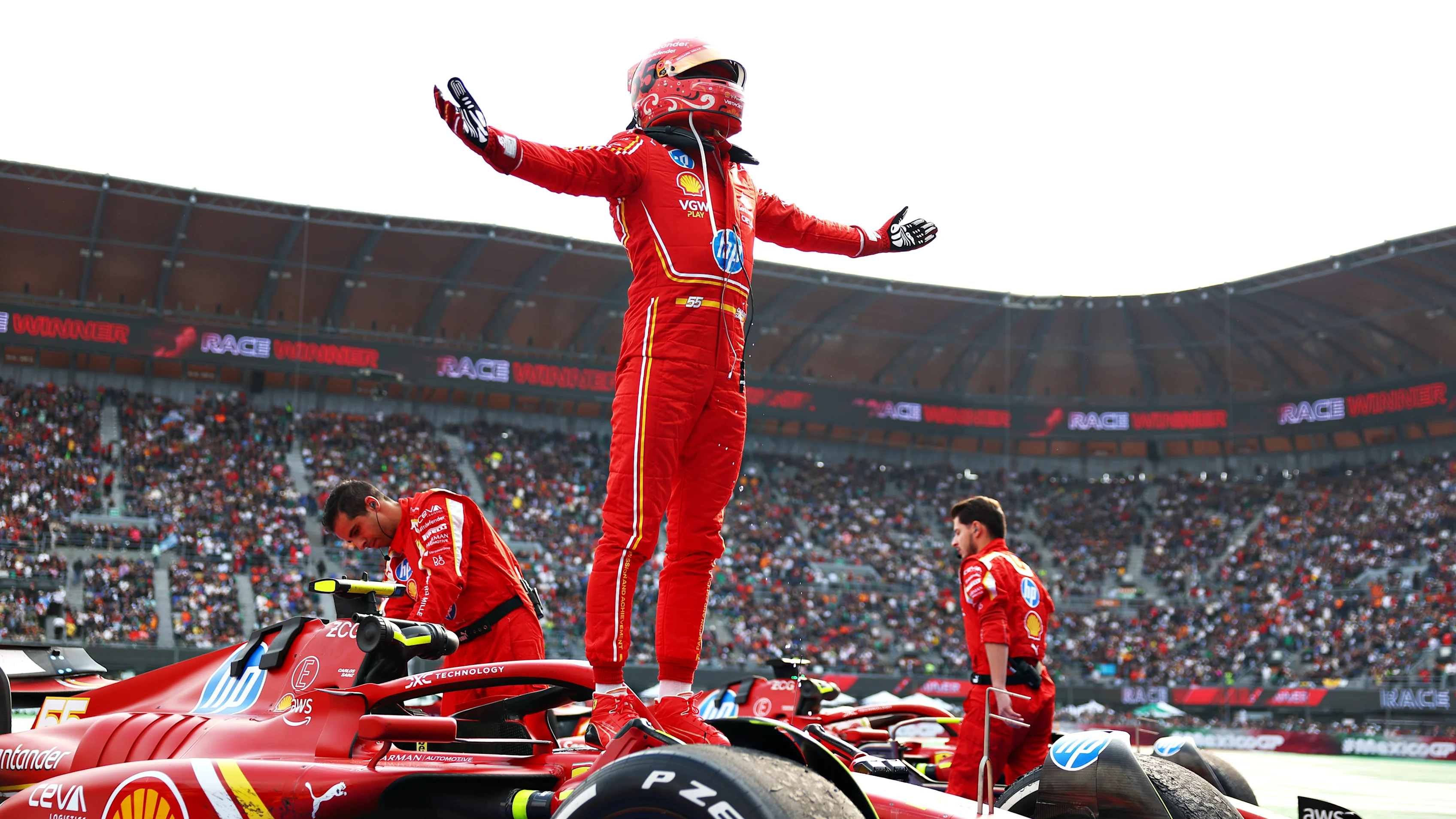 Carlos Sainz, Ferrari ile geçirdiği son sezonda geçen yılki Mexico City Grand Prix'sinde zafer kazanmıştı. Daha fazlası için kaydırın