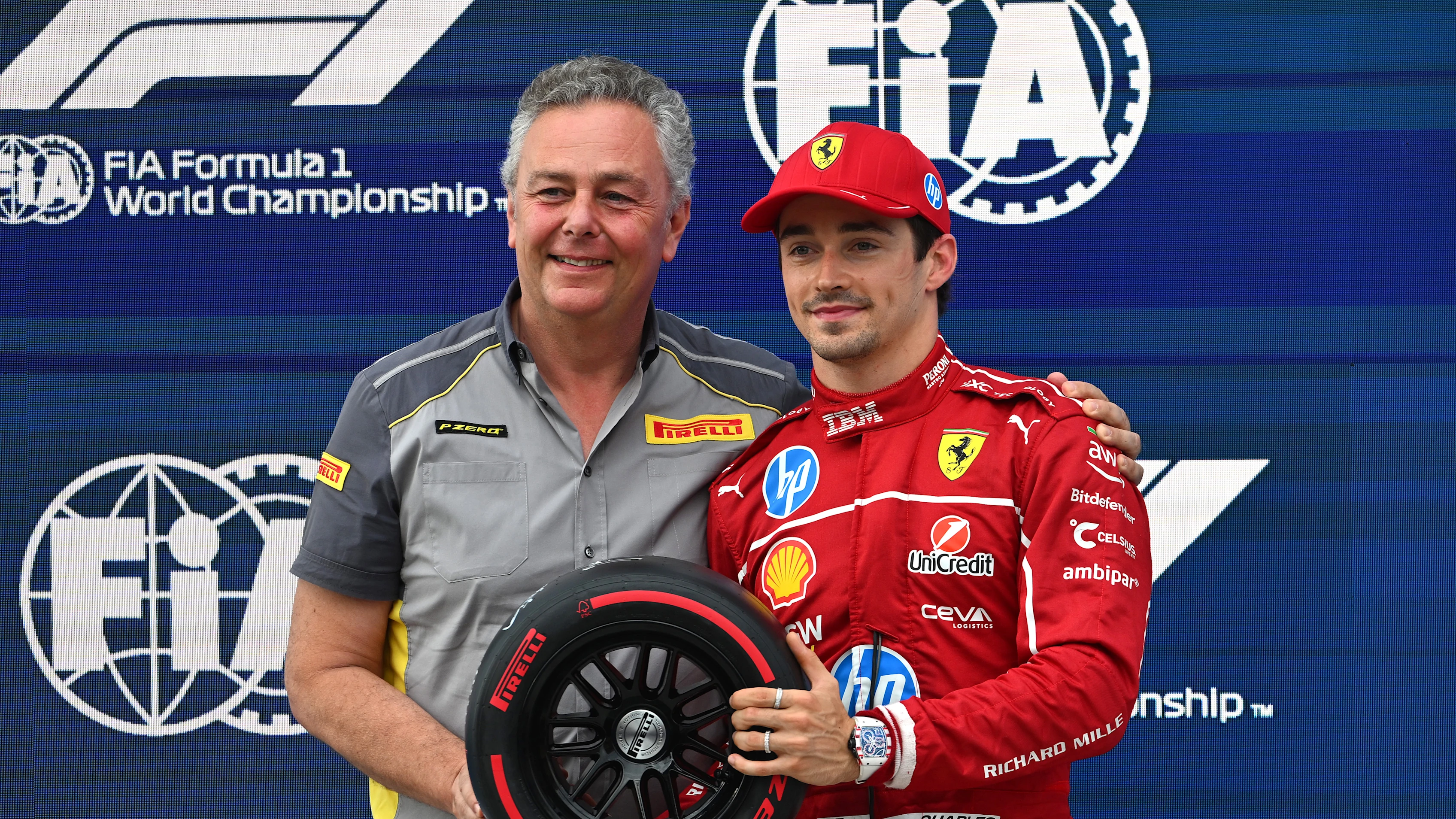 BUDAPEŞTE, MACARİSTAN - 02 AĞUSTOS: Pirelli F1 Direktörü Mario Isola, Pole pozisyonu elemelerini sunuyor
