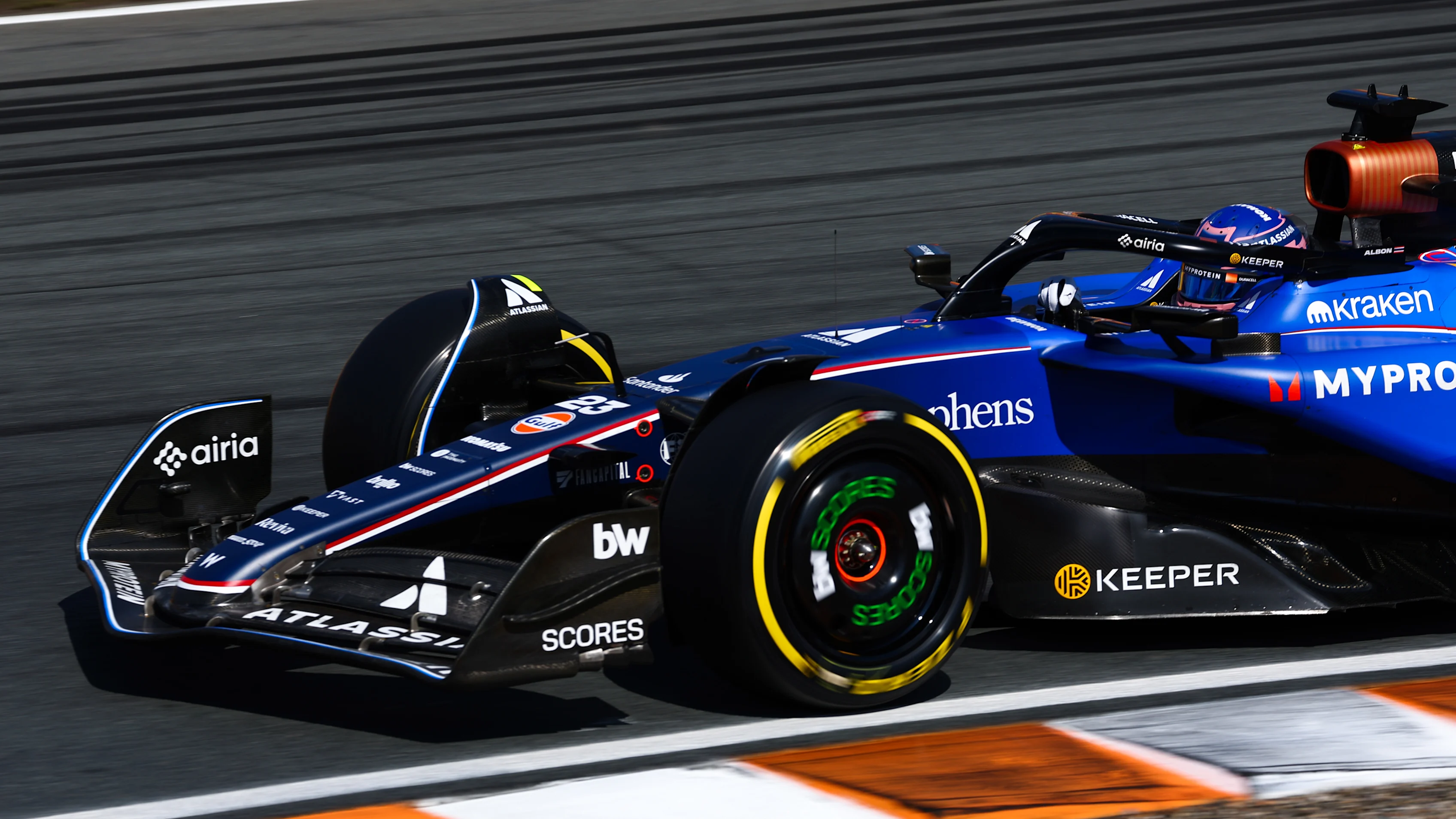 ZANDVOORT, HOLLANDA - 30 AĞUSTOS: Taylandlı Alexander Albon (23) Williams FW47'yi kullanıyor