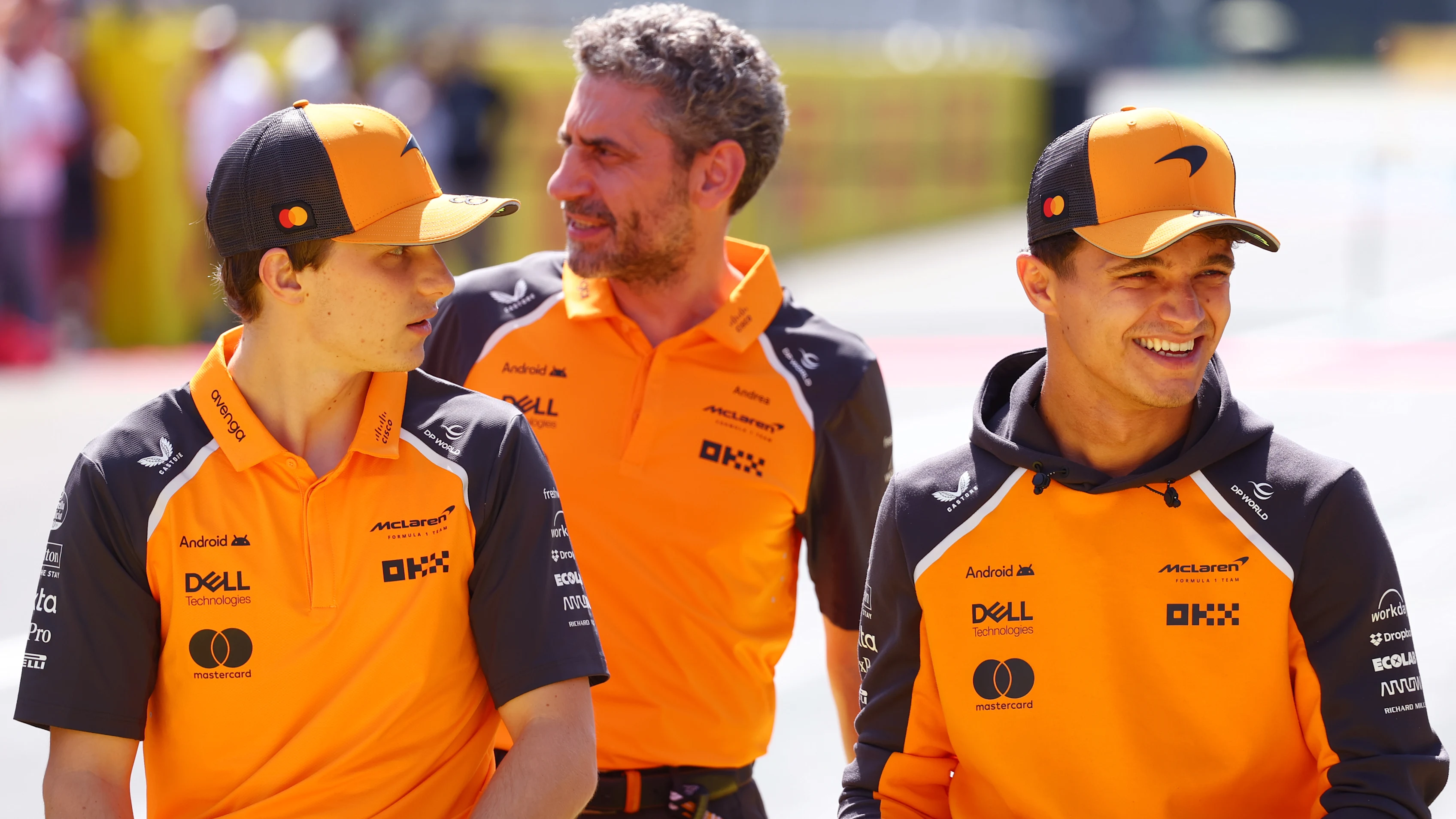 Monza, İtalya - 07 Eylül: Avustralya'dan Oscar Piastri ve McLaren Andrea Stella, Takım Müdürü