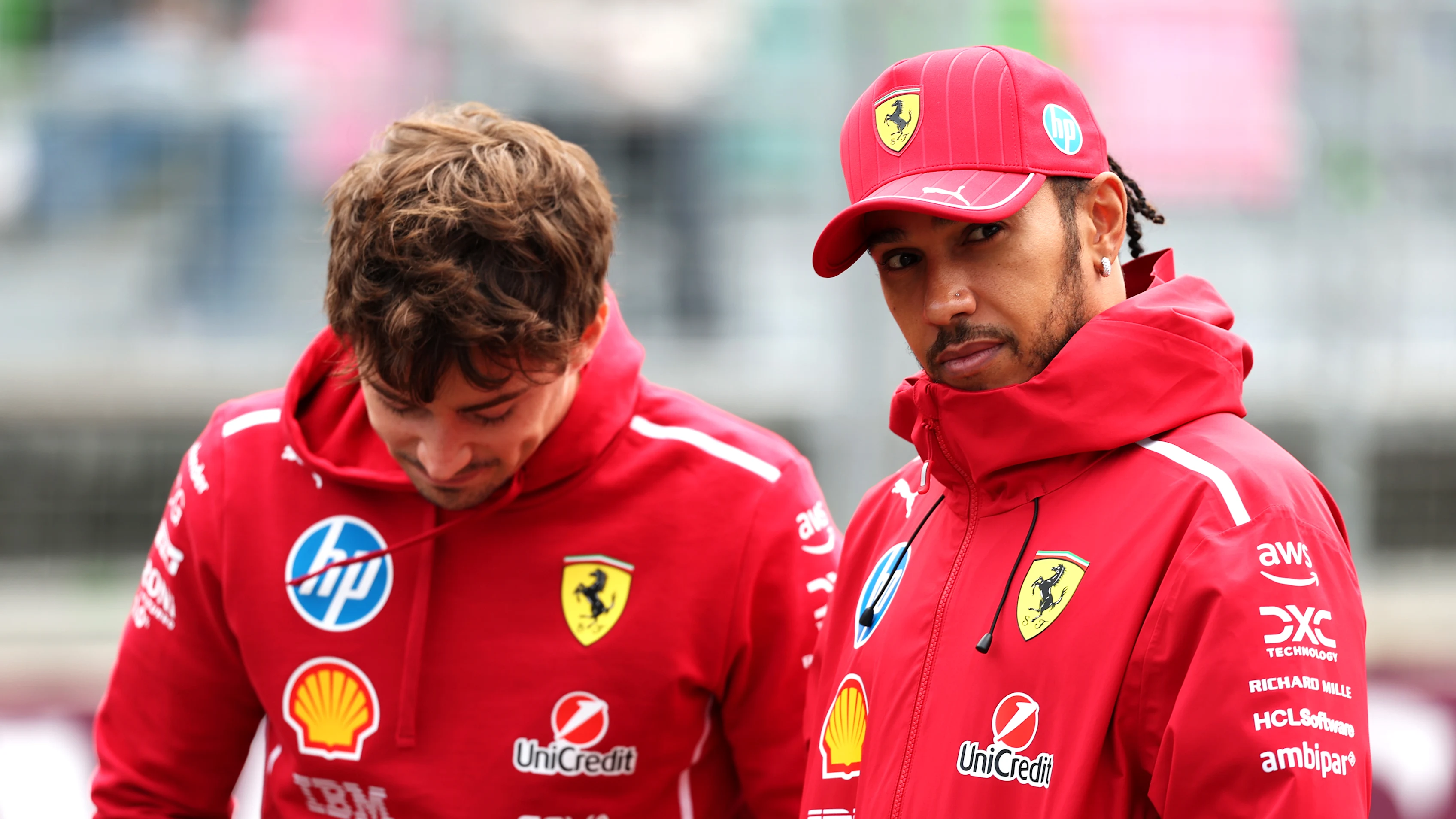 Bakü, Azerbaycan - 21 Eylül: Monako'dan Charles Leclerc ve Scuderia Ferrari ve Lewis Hamilton
