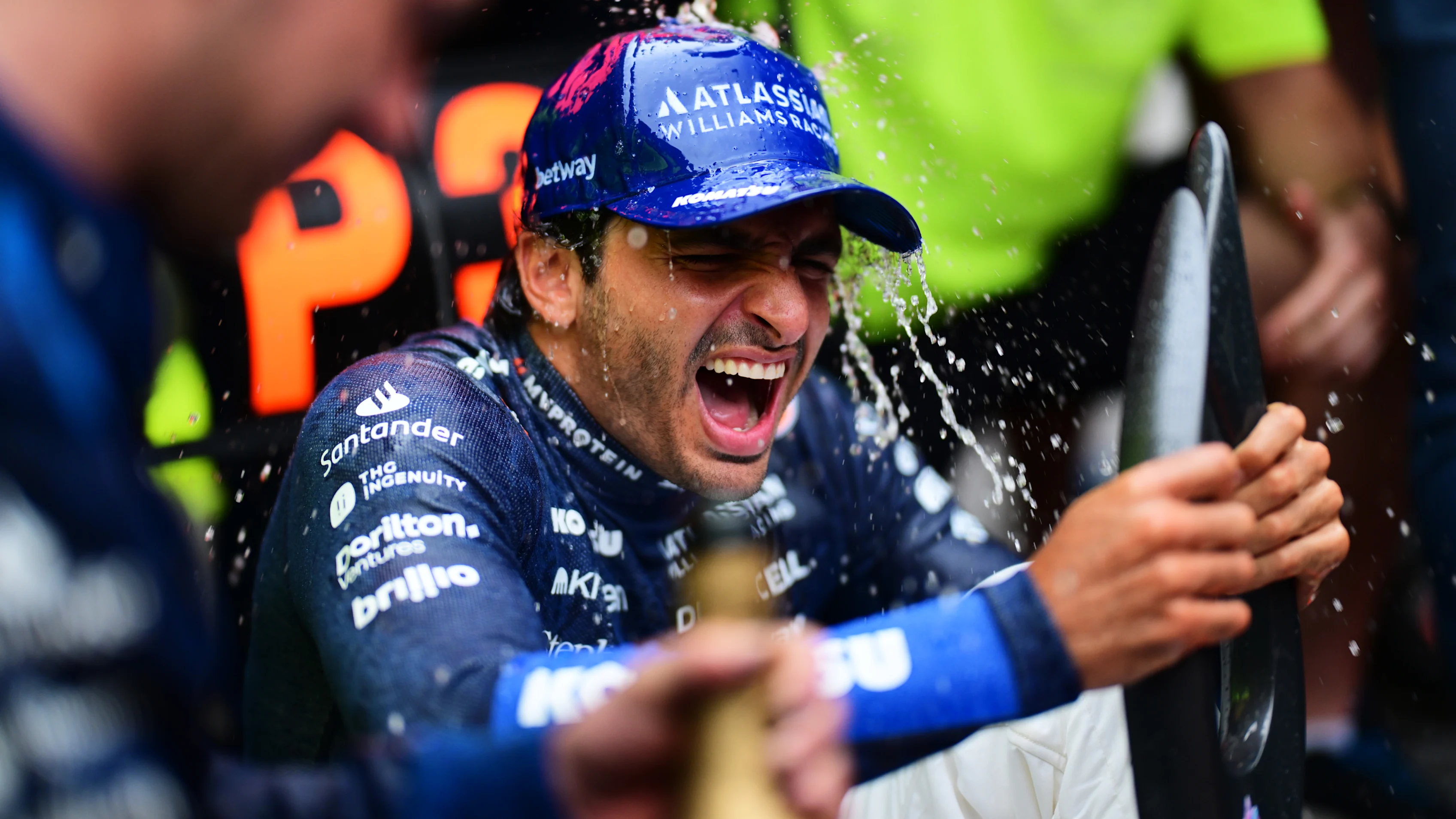 BAKÜ, AZERBAYCAN - 21 EYLÜL: Üçüncü sırada yer alan İspanyol Carlos Sainz ve Williams kutlama yapıyor