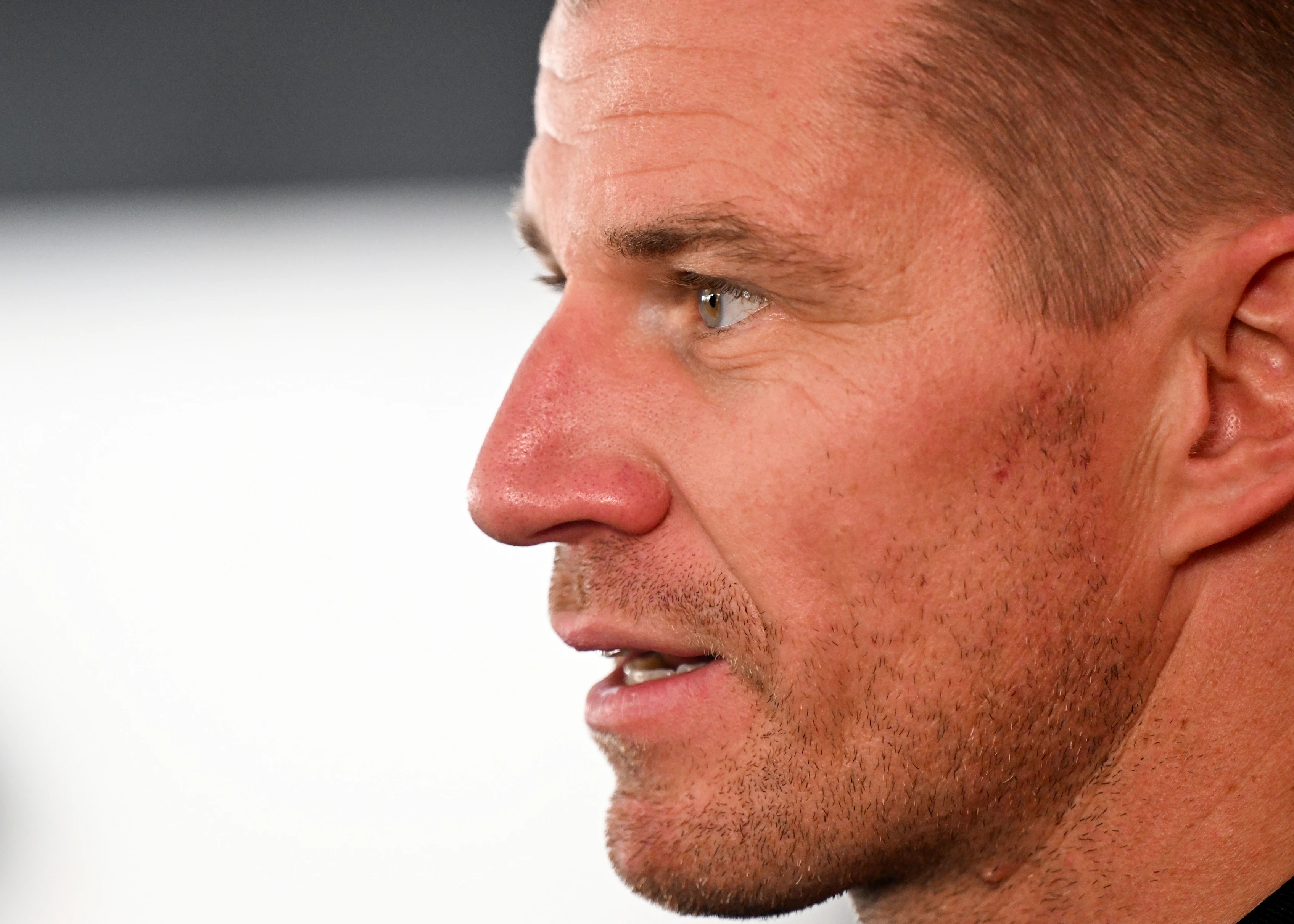 Singapur, Singapur - 02 Ekim: Almanya'dan Nico Hulkenberg ve Sac Lith F1 Takımı Kick Sauber görüşmeleri