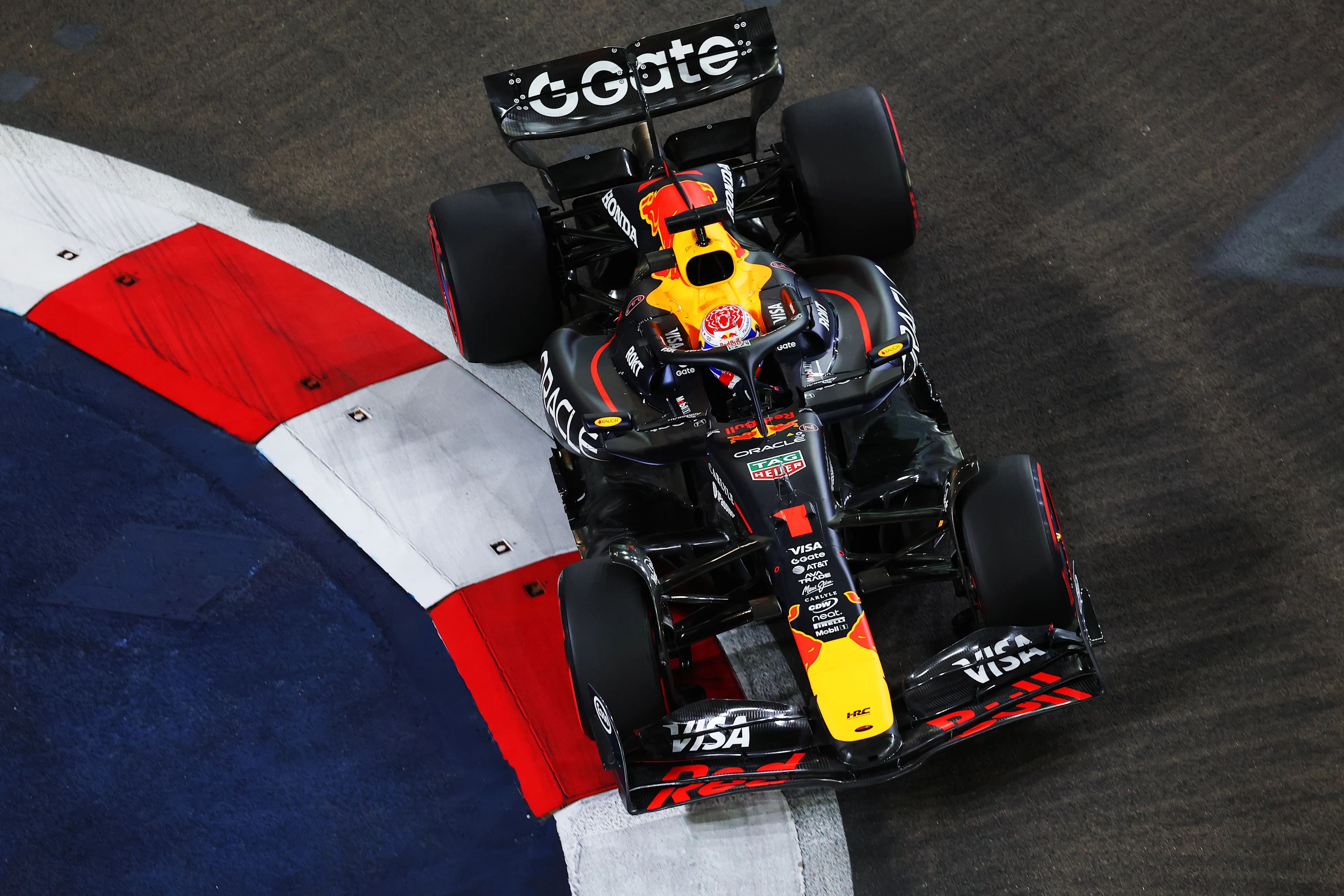 Singapur, Singapur - 03 Ekim: Hollanda'dan Max Verstappen (1) Oracle Red'i kullanıyor