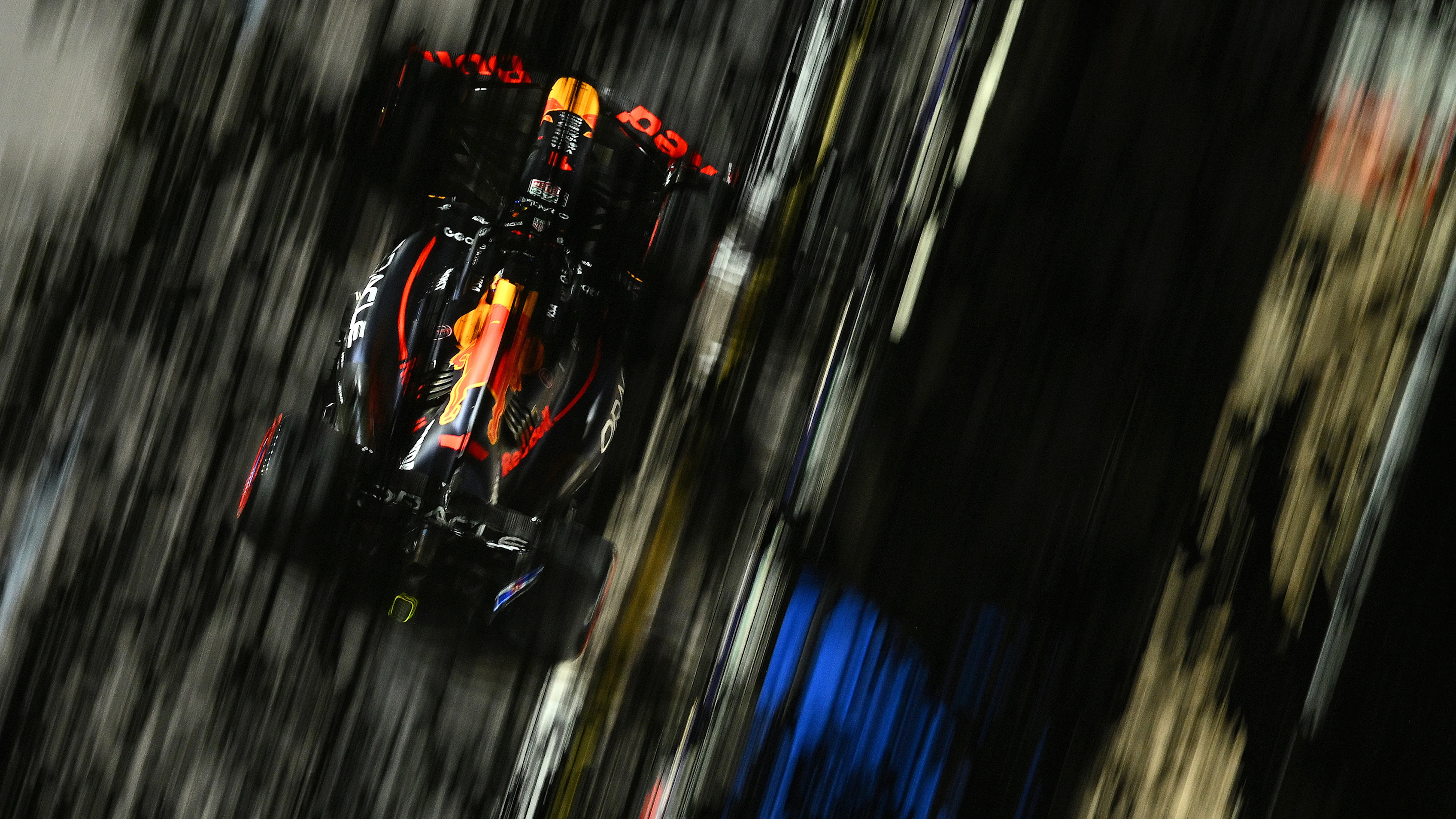 Singapur, Singapur - 03 Ekim: Hollanda'dan Max Verstappen (1) Oracle Red'i kullanıyor