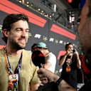 F1 75 Canlı Ev Sahibi Jack Whitehall Singapur'da George'un Kazandı