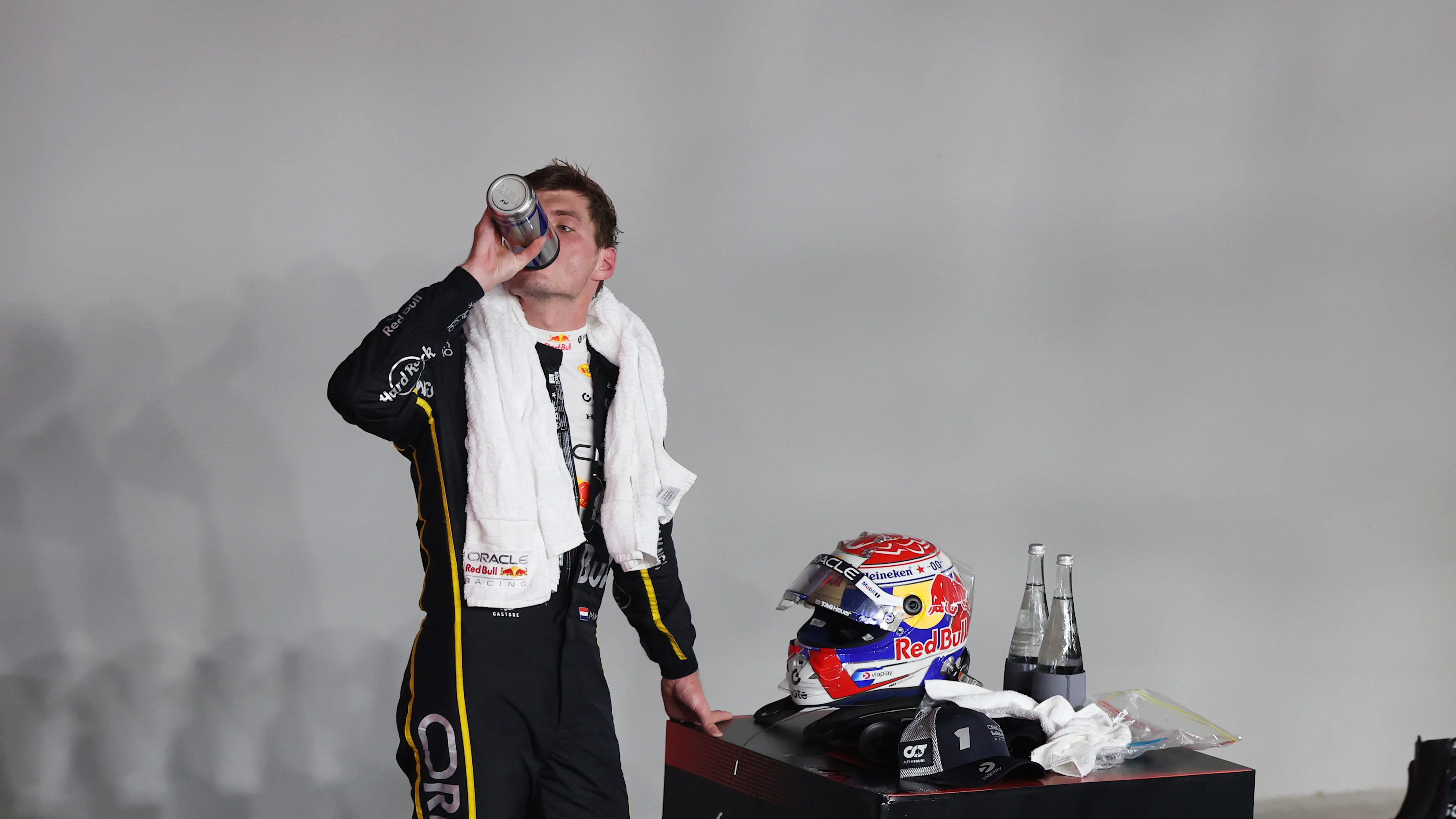 Singapur, Singapur - 05 Ekim: Hollanda ve Oracle Red'den ikinci sıradaki Max Verstappen