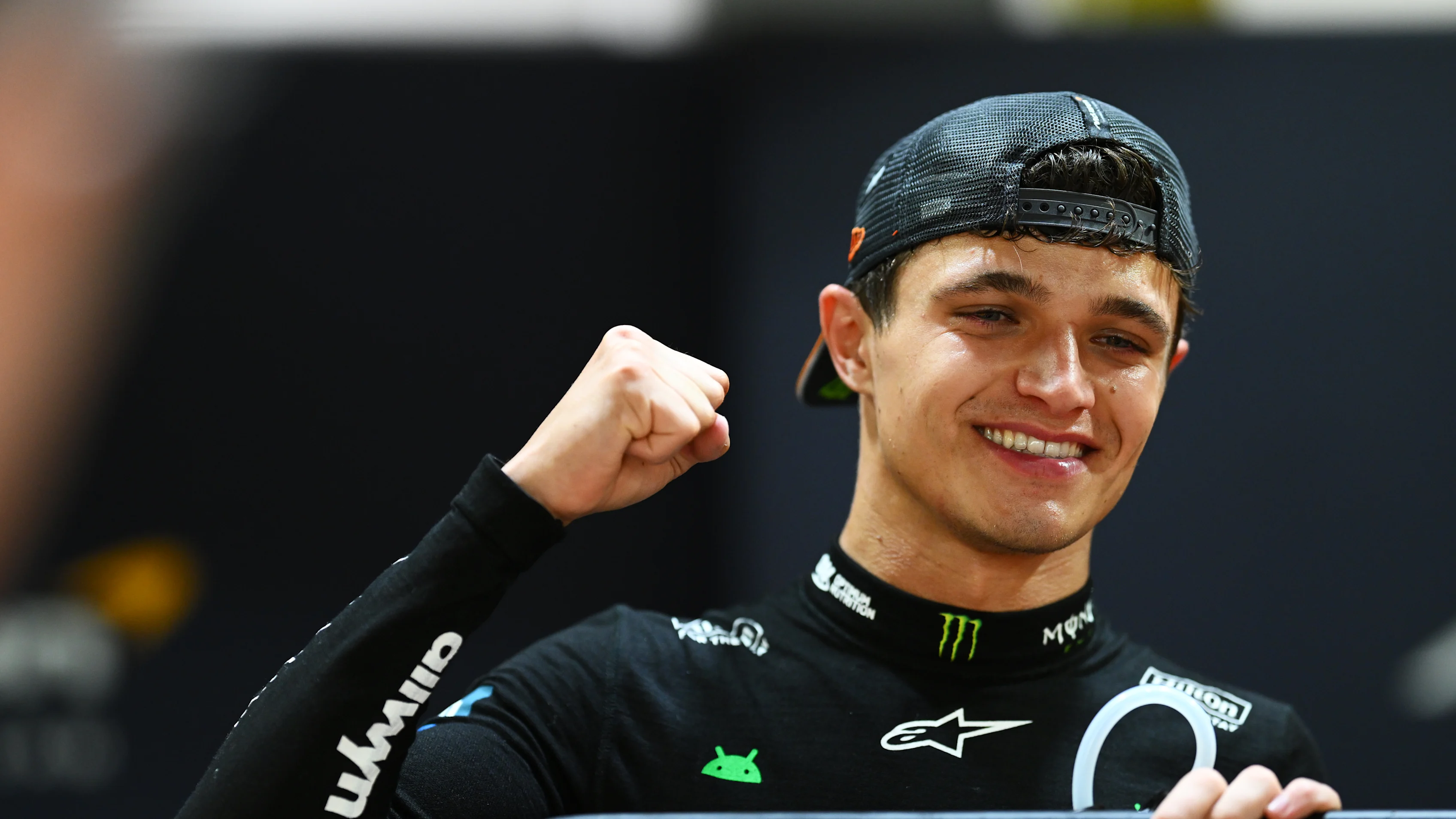 SİNGAPUR, SİNGAPUR - 5 EKİM: Büyük Britanya'dan Lando Norris ve McLaren kutlama yapıyor